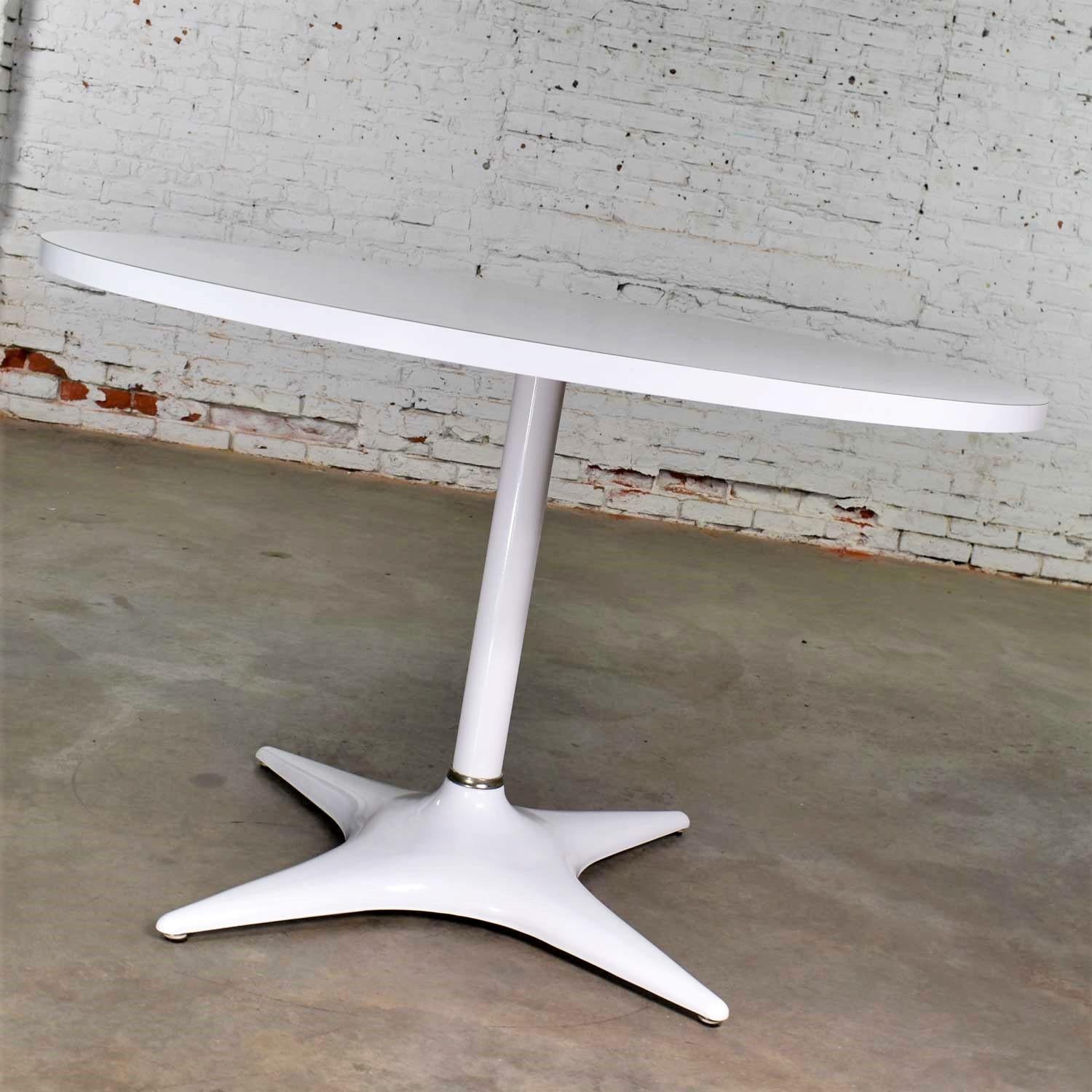 20th Century MCM Brody Chicago Round Pedestal Dining Table Enameled Star Base & Laminate Top