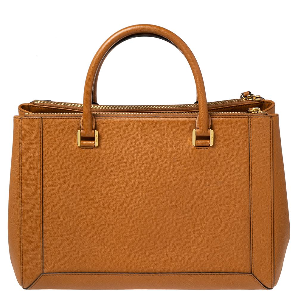 Crafted from the finest leather, this MCM bag is sure to enhance your ensemble. The neat brown bag is lined with fabric and features dual handles and a shoulder strap. Keep your essentials safe in this Nuovo tote.

