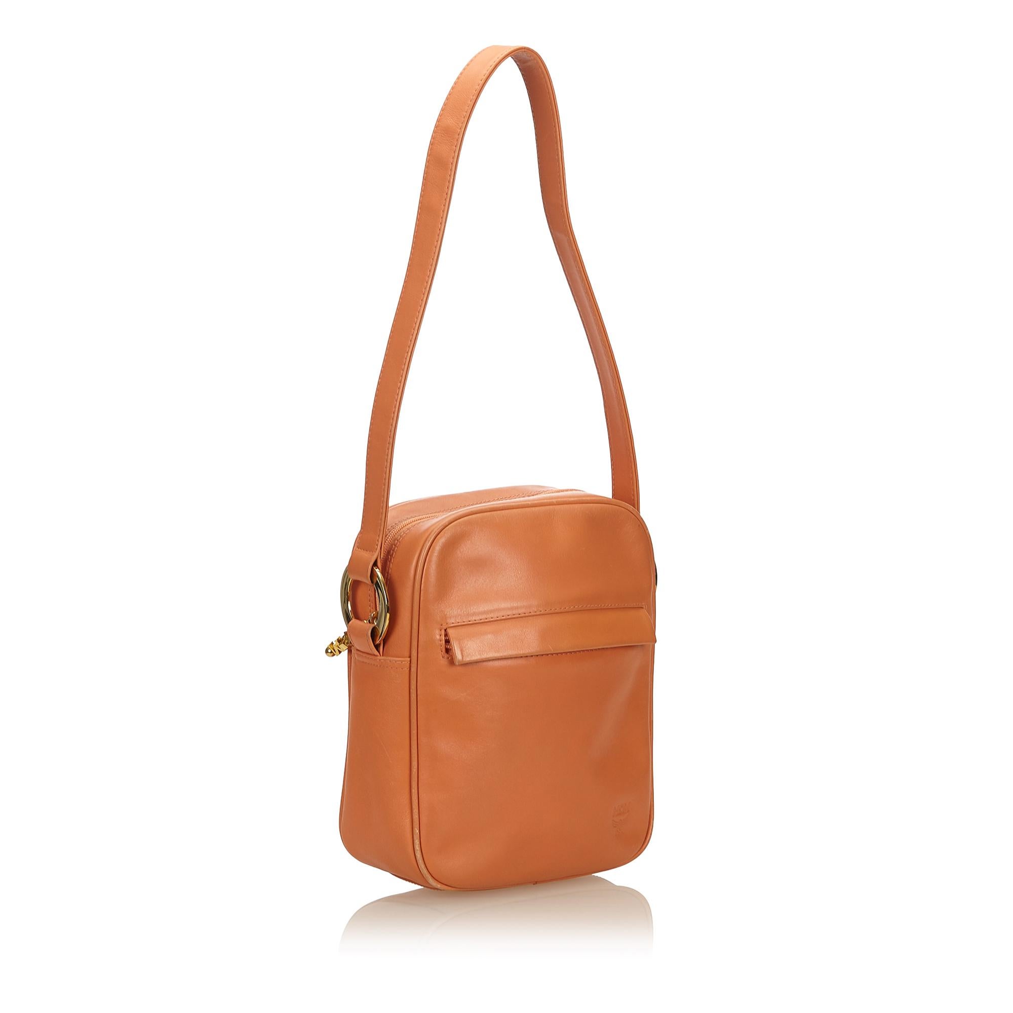 This shoulder bag features a leather body, flat strap, top zip closure, exterior zip pocket, and interior zip pocket. It carries as B condition rating.

Inclusions: 
This item does not come with inclusions.

Dimensions:
Length: 24.00 cm
Width: 20.00