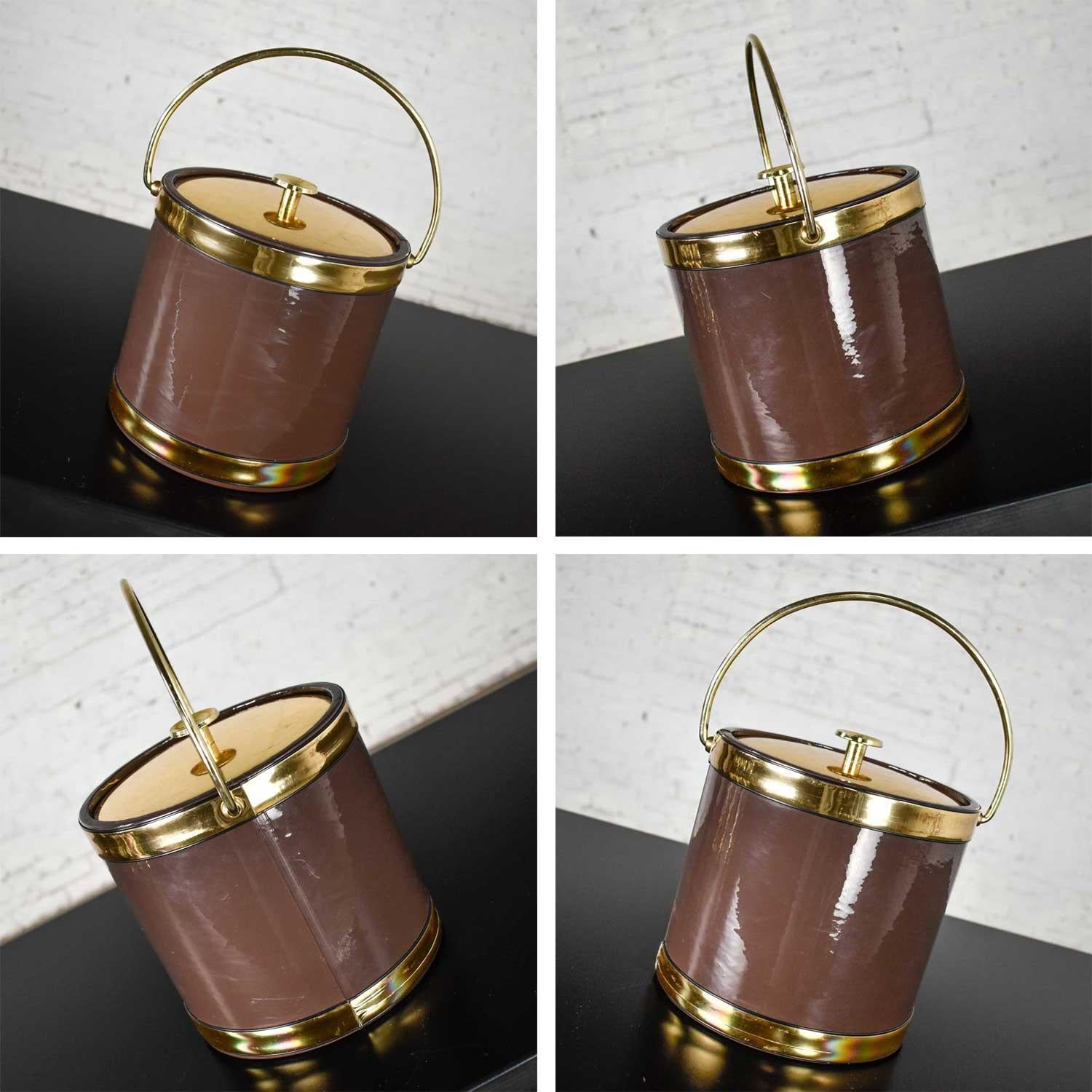 MCM Brown Vinyl & Gold Kraftware Ice Bucket & 6 Bar Glasses Style Russel Wright In Good Condition For Sale In Topeka, KS