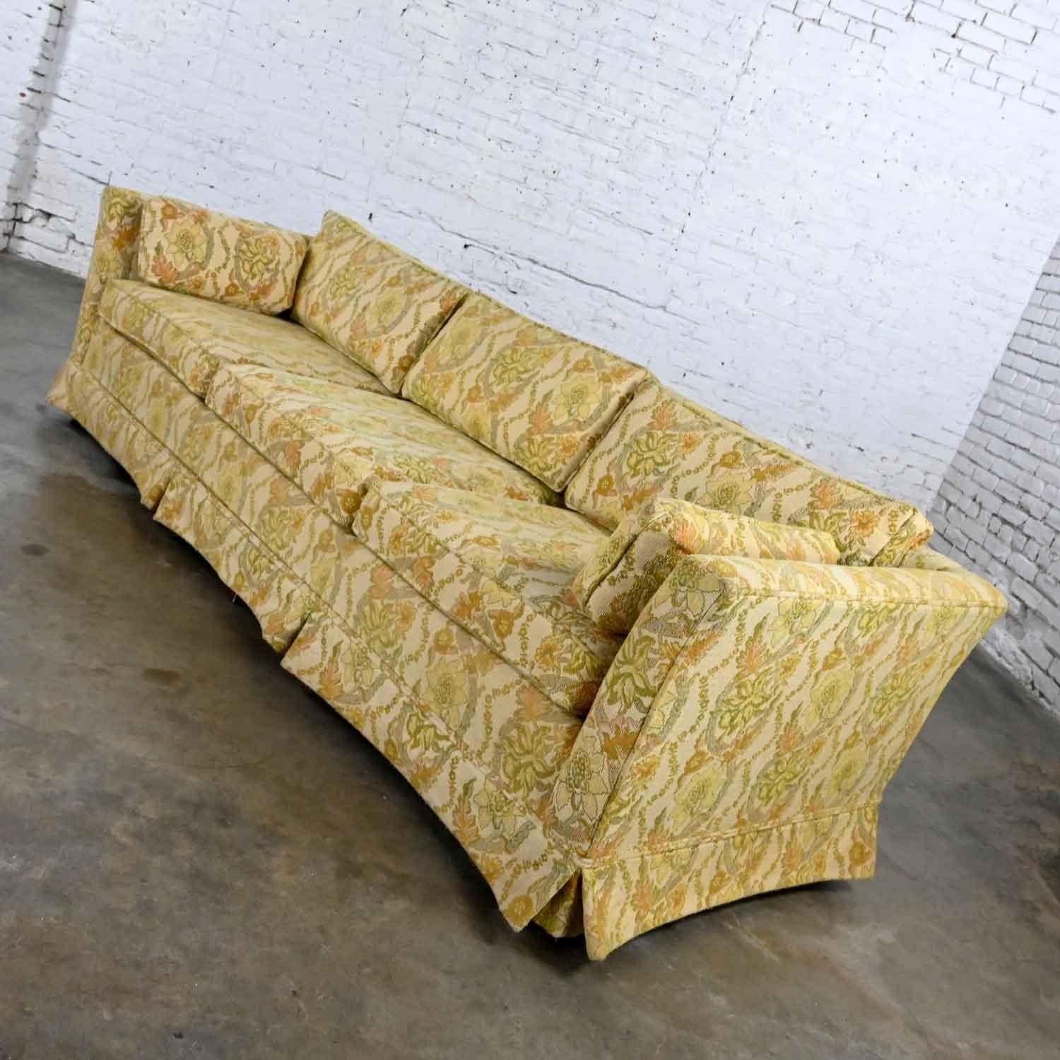 MCM Broyhill Pelz ausgestelltes Smoking-Sofa Lt Gelb Floral Stoff von Lenoir Chair Co. (Moderne der Mitte des Jahrhunderts) im Angebot