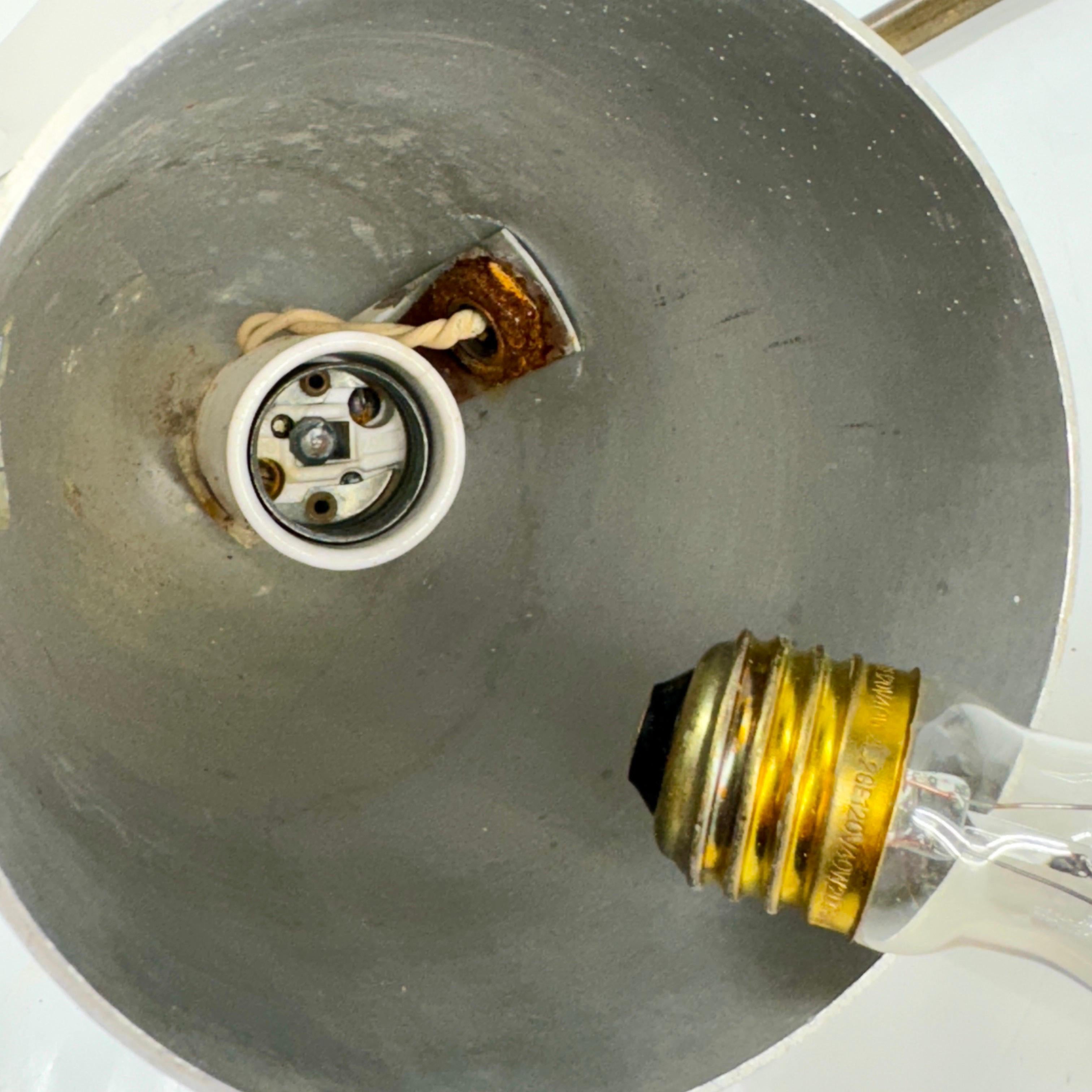 Lampe de bureau mi-siècle moderne, chrome brossé, laiton et bronze en vente 11
