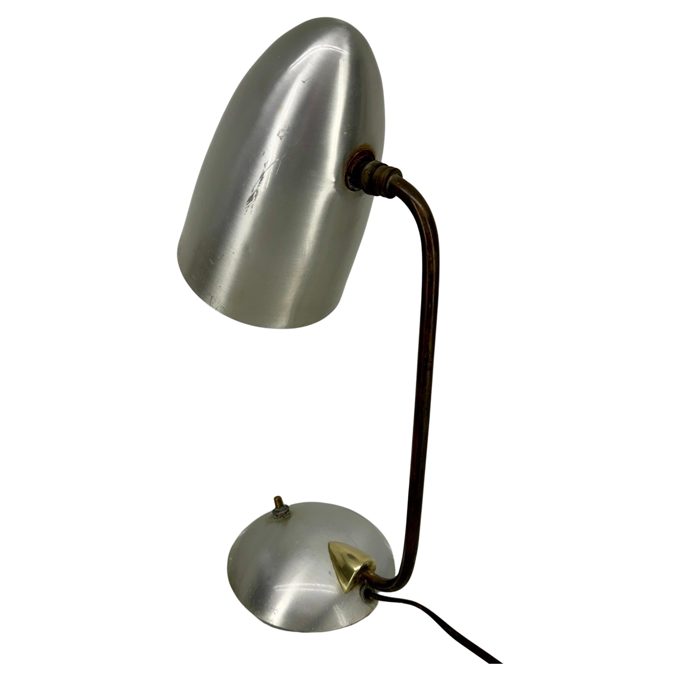 Fait main Lampe de bureau mi-siècle moderne, chrome brossé, laiton et bronze en vente