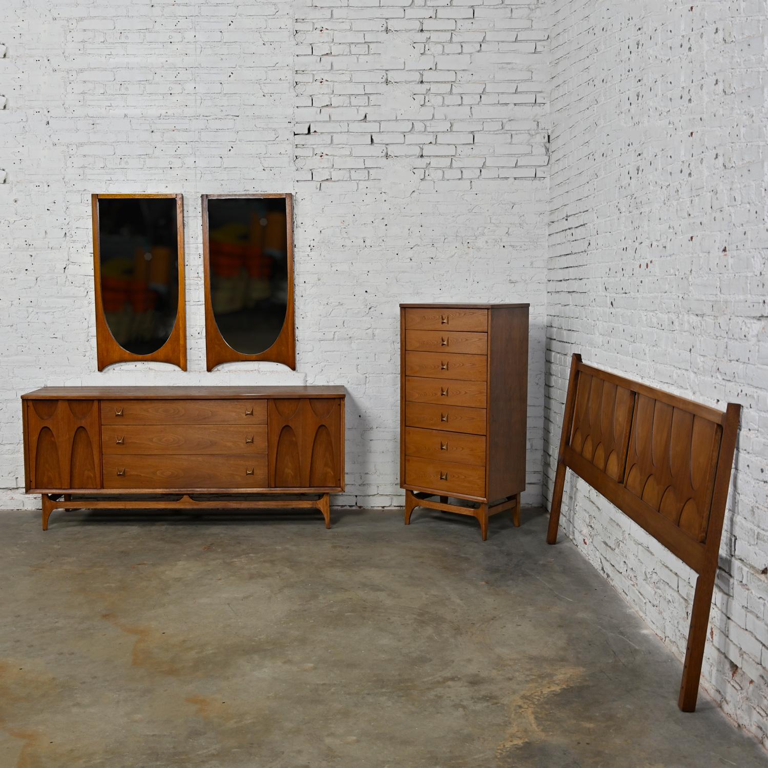 MCM Brutalist Brasilia Broyhill Premier Series 5 Piece Bedroom Set