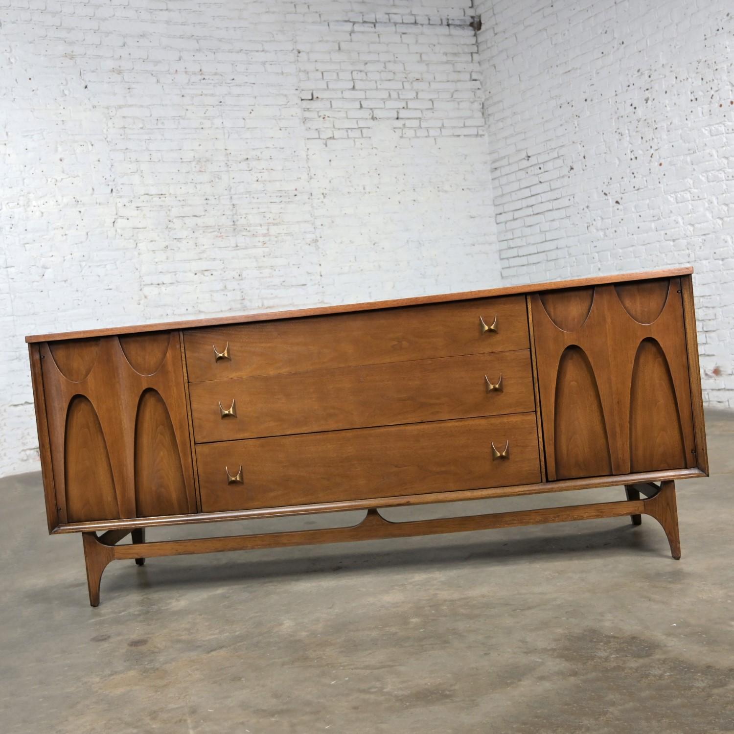 Mid-Century Modern MCM Brutalist Brasilia Broyhill Premier Series Dresser 6130-33 Walnut & Brass