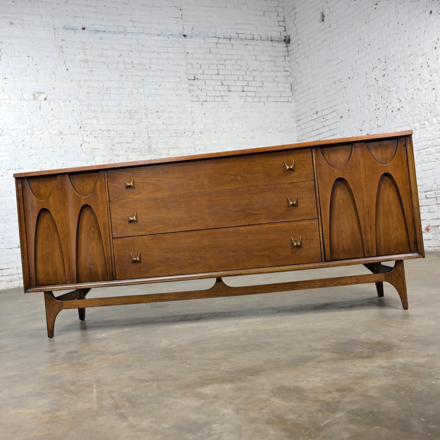 MCM Brutalist Brasilia Broyhill Premier Series Dresser 6130-33 Walnut & Brass 1