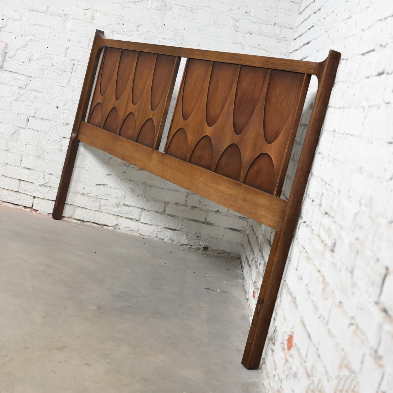 MCM Brutalist Broyhill Brasilia Premier Series 6130-59 Walnut King Headboard 10