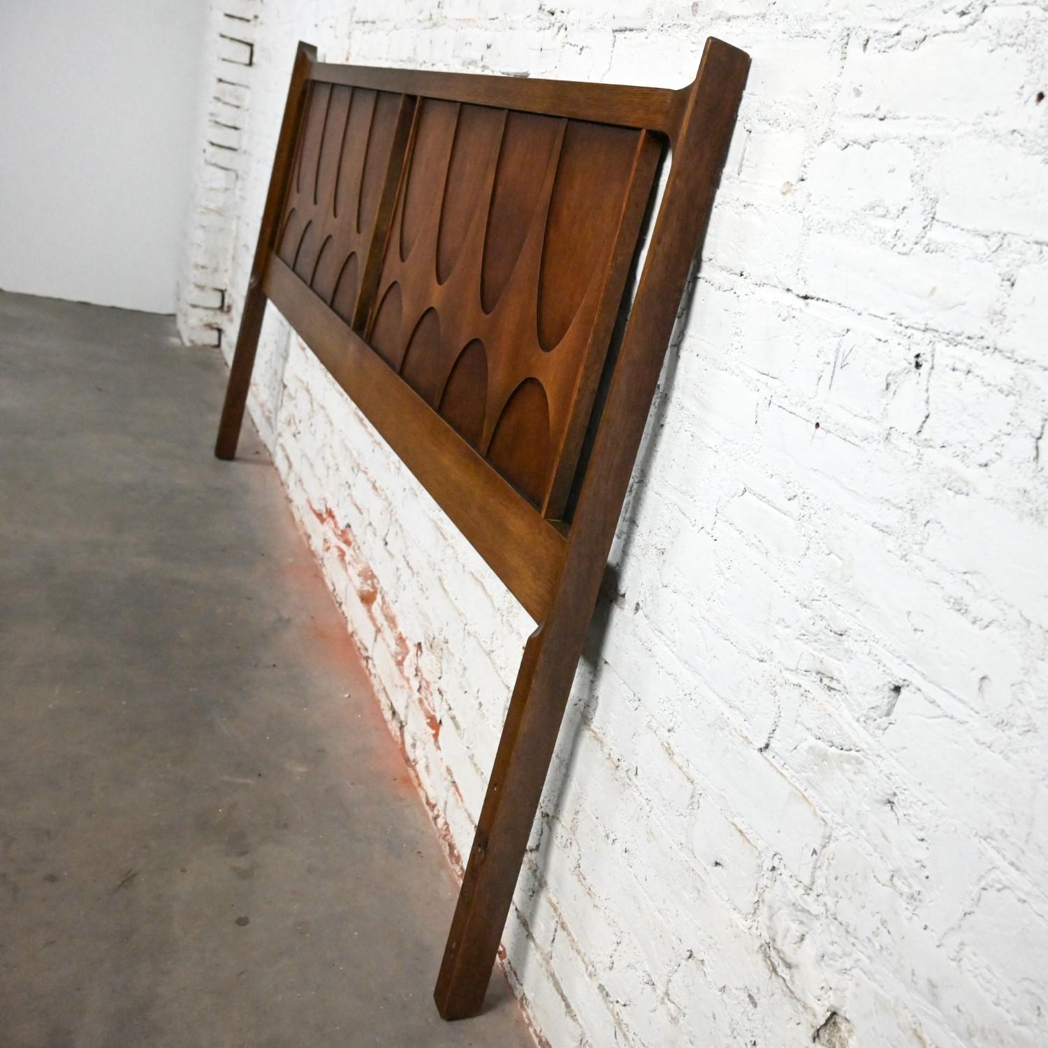 MCM Brutalist Broyhill Brasilia Premier Series 6130-59 Walnut King Headboard 2