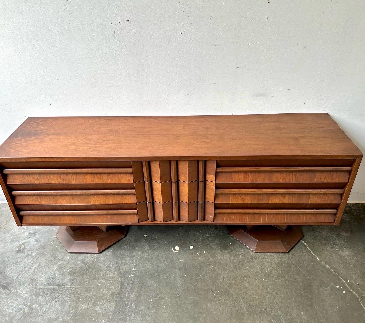 Brutalist style nine drawer dresser or credenza 

Fanatic walnut piece sitting on pedestal feet.
Excellent condition with minimal wear.