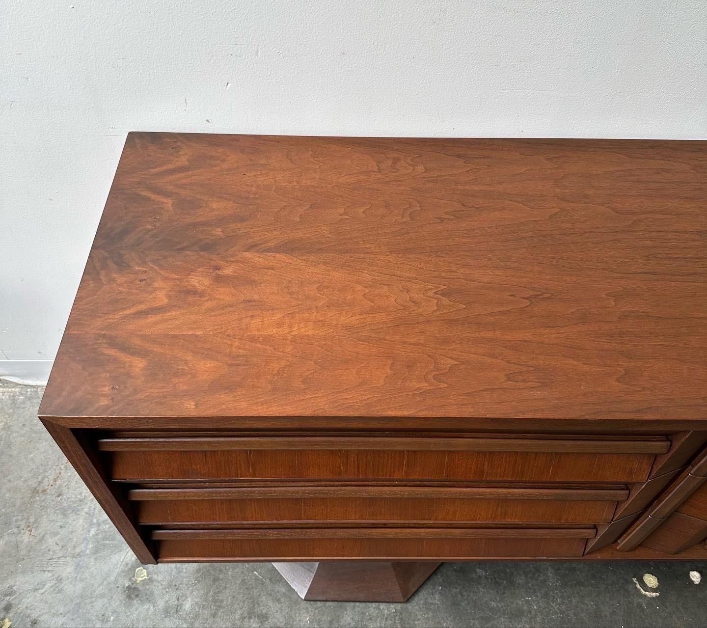 MCM Brutalist Paul Evans Style Dresser Credenza In Good Condition In Sayreville, NJ