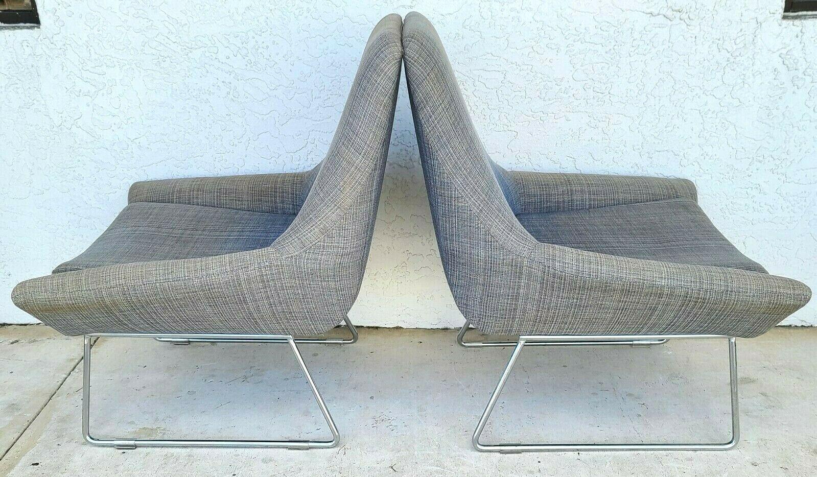 Offering one of our recent palm beach estate fine furniture acquisitions of a 
Pair of Mid-Century Modern Flow Lounge Chairs Attributed to Tom Lloyd & Luke Pearson for Walter Knoll

Approximate measurements in inches
37.5