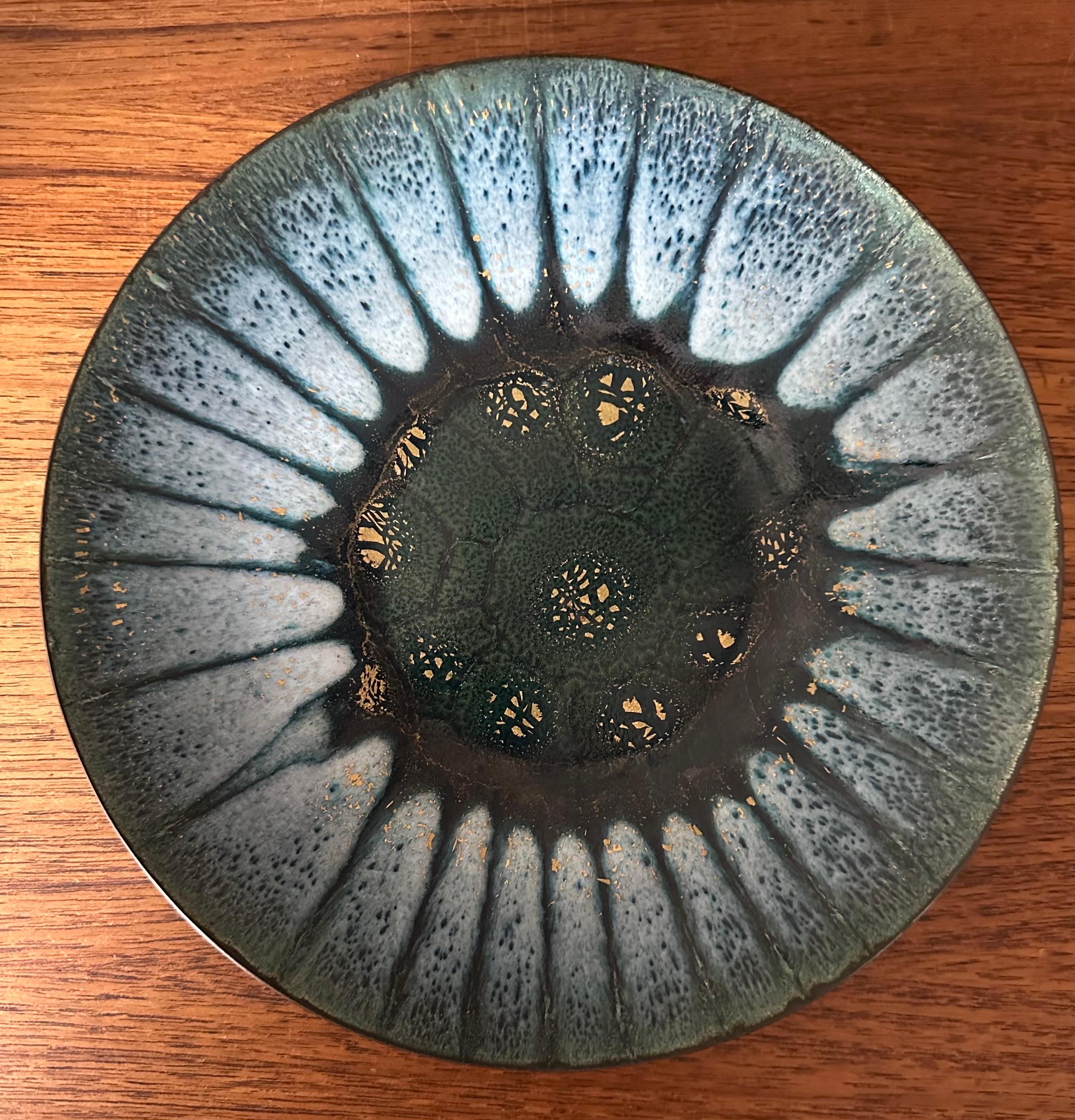 Ciotola a basso profilo in smalto Sunburst di MCM California di Sascha Brastoff In condizioni buone in vendita a San Diego, CA