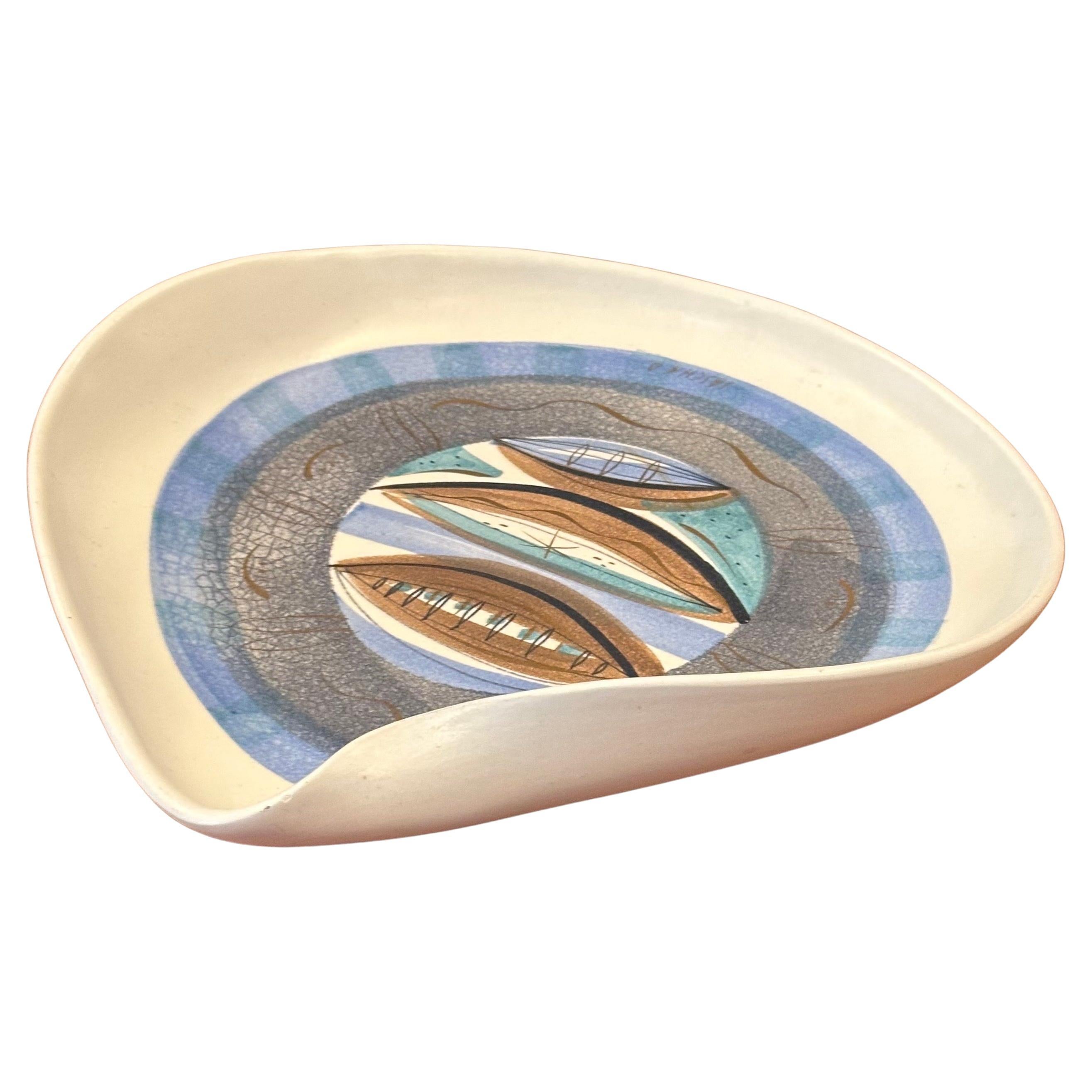 Gran cuenco bajo de cerámica californiana de diseño atómico, obra del célebre diseñador Sascha Brastoff, hacia la década de 1970. Es una pieza rara, está en muy buen estado vintage, sin astillas ni grietas, y mide 11