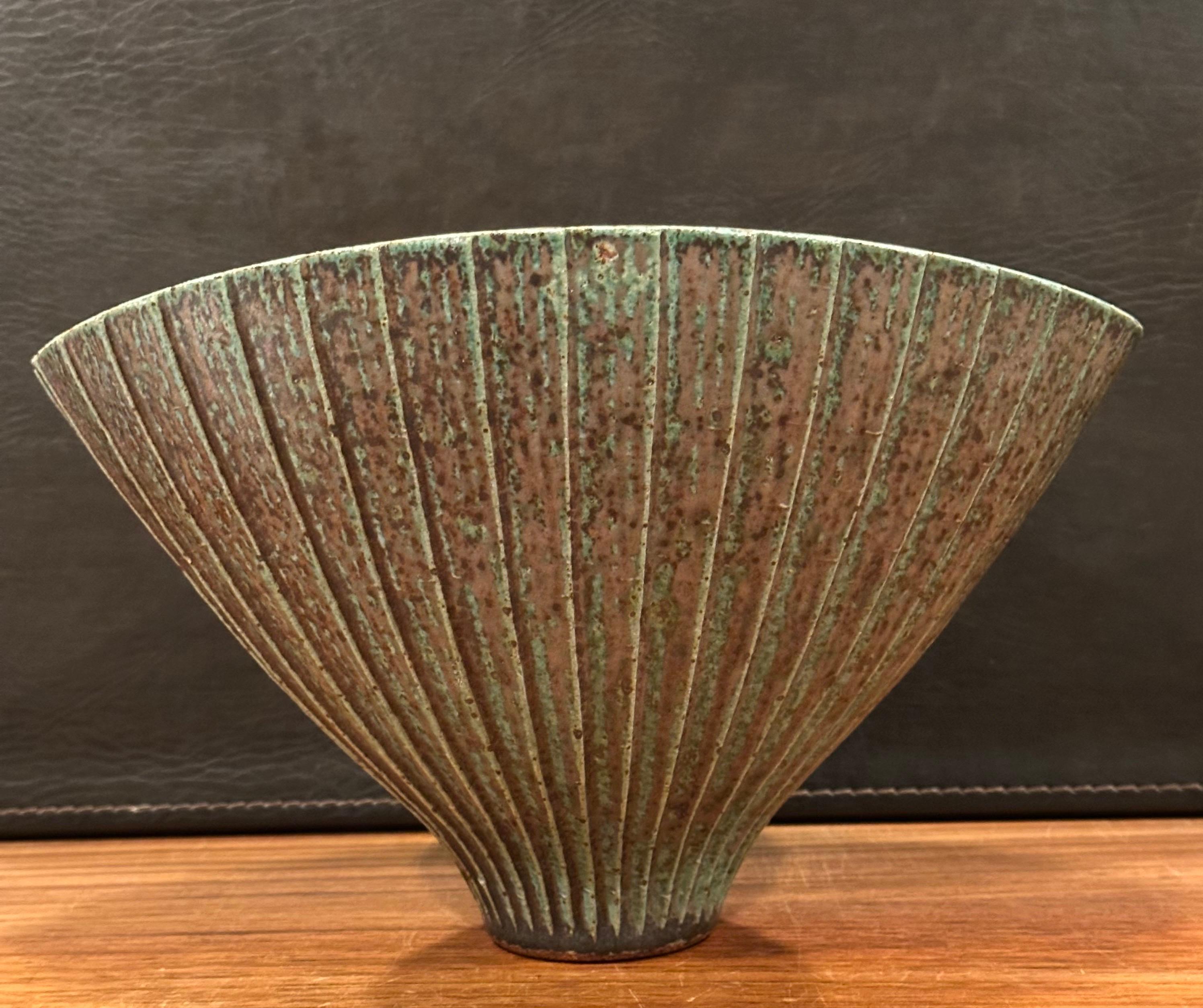 MCM California Studio Pottery Stoneware Fan Shaped Vase - Signed For Sale 4