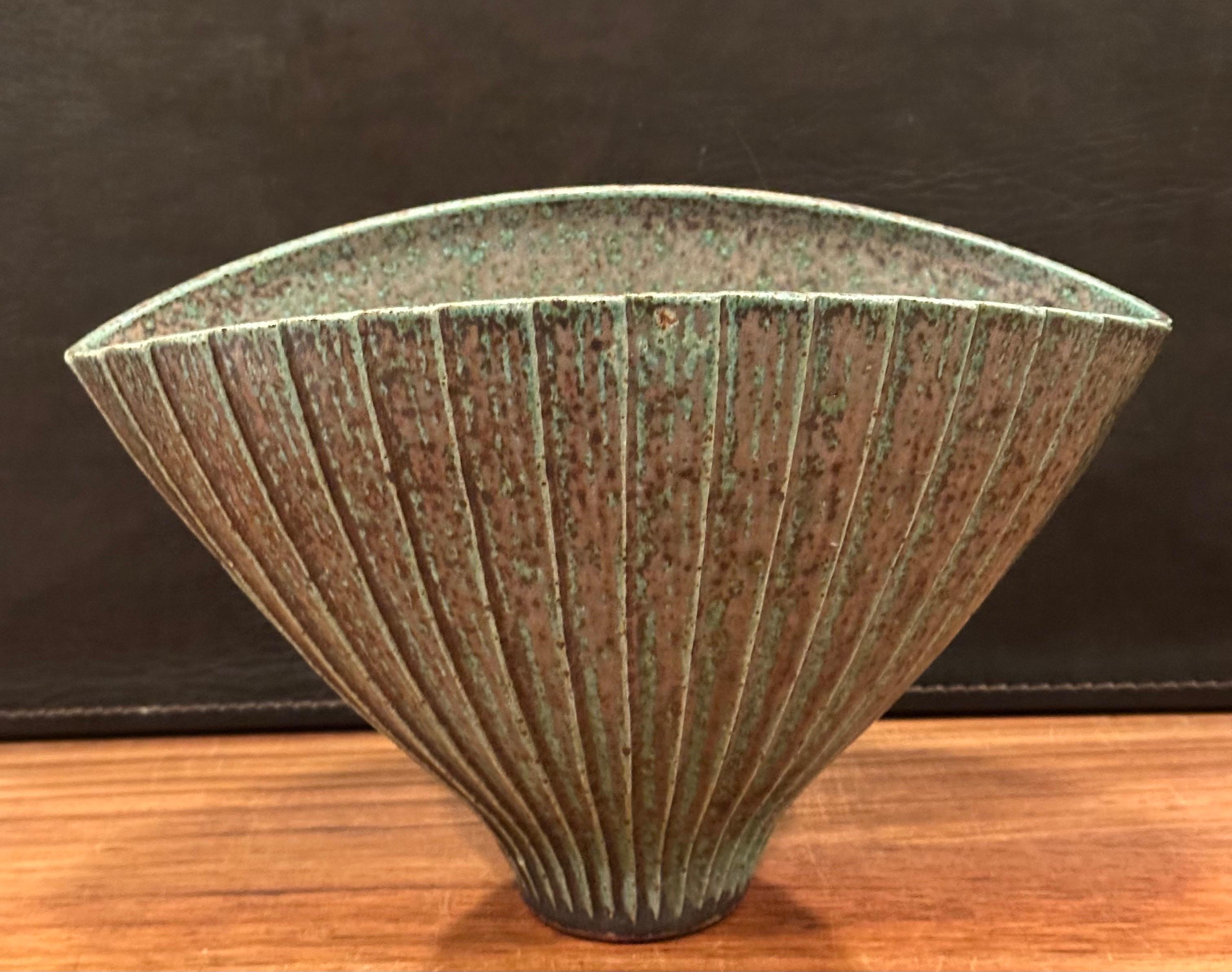 MCM California Studio Pottery Stoneware Fan Shaped Vase - Signed For Sale 5
