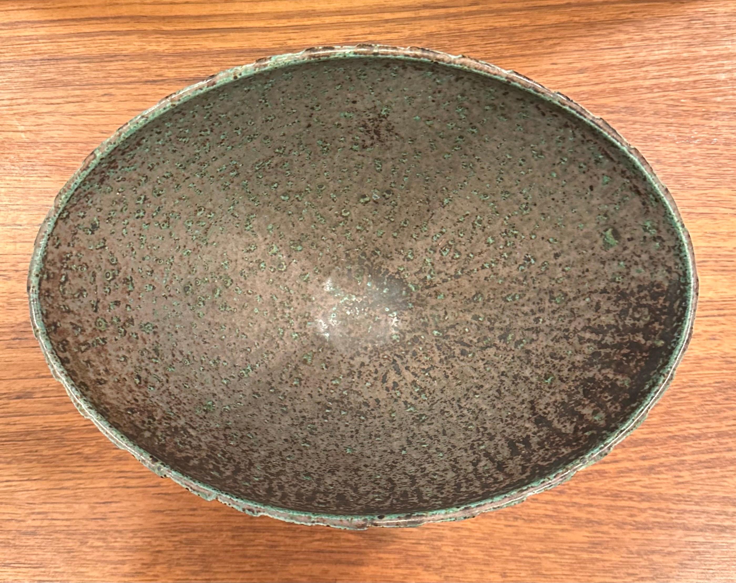 MCM California Studio Pottery Stoneware Fan Shaped Vase - Signed For Sale 7