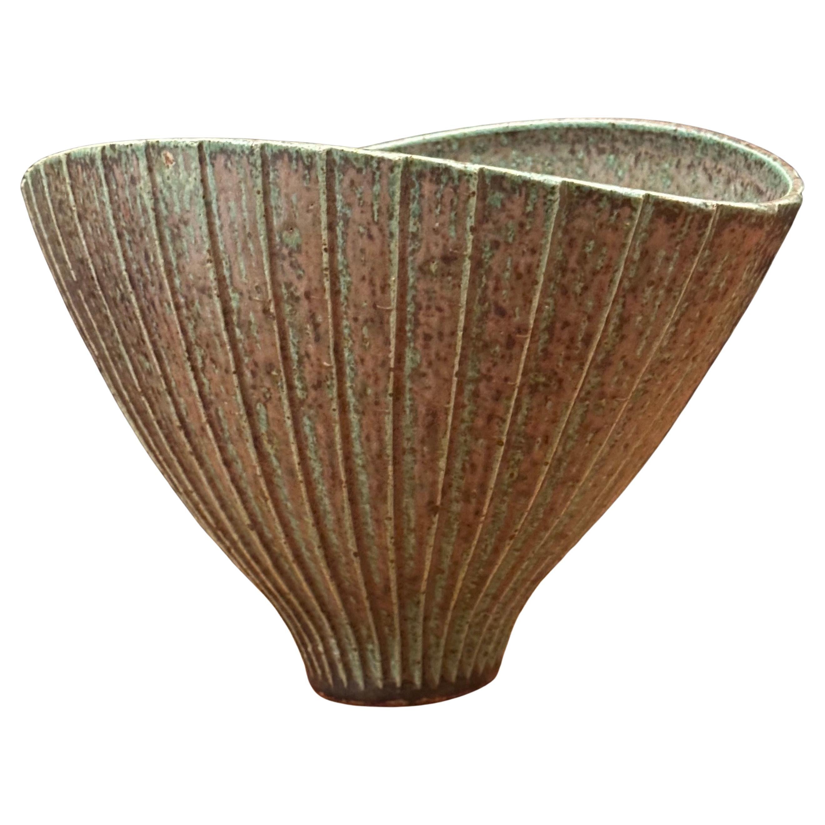 MCM California Studio Pottery Stoneware Fan Shaped Vase - Signed For Sale 11