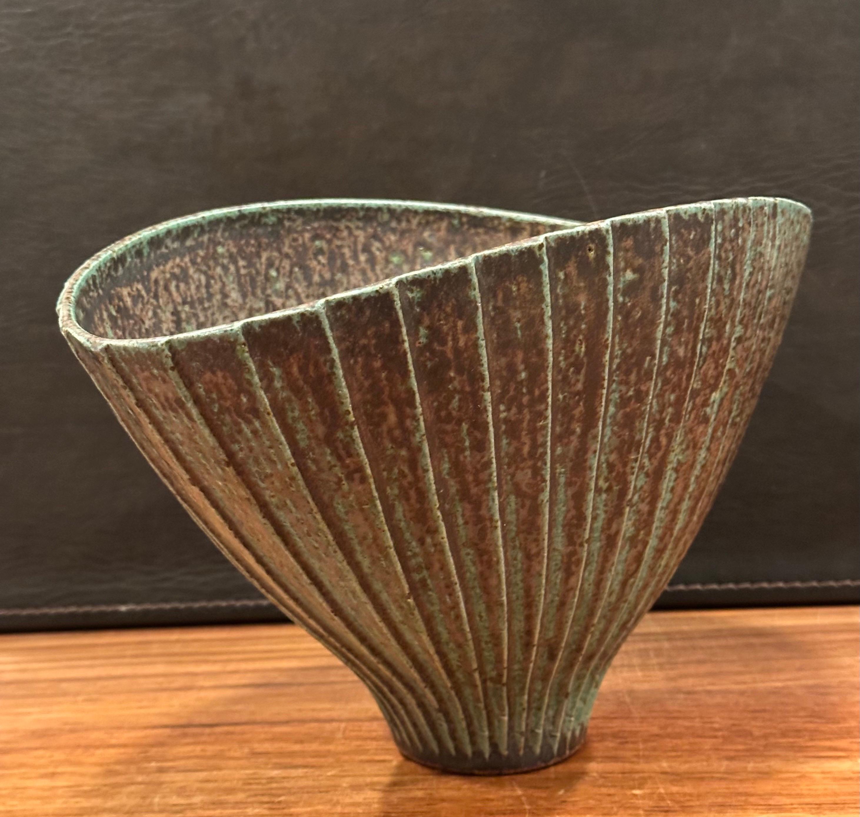 20th Century MCM California Studio Pottery Stoneware Fan Shaped Vase - Signed For Sale