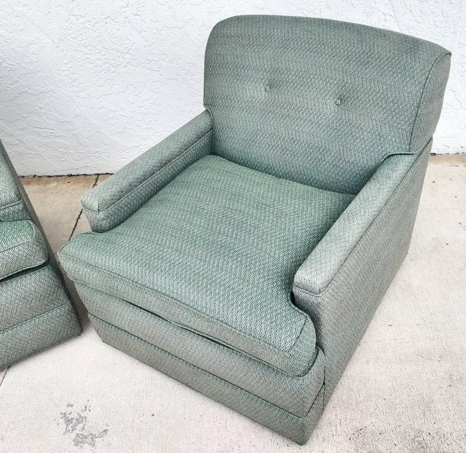 MCM Carr & Company Lounge Chairs Swivel Low Profile Pair (Moderne der Mitte des Jahrhunderts) im Angebot