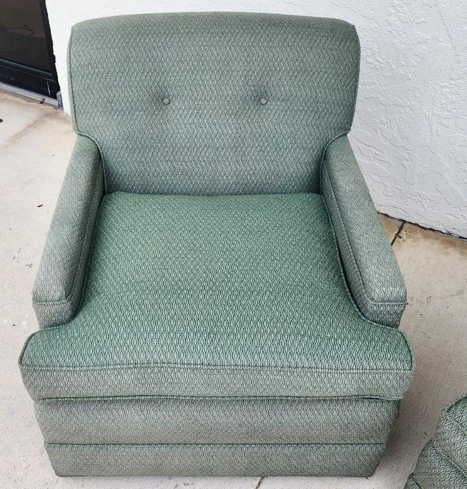 MCM Carr & Company Lounge Chairs Swivel Low Profile Pair im Zustand „Gut“ im Angebot in Lake Worth, FL