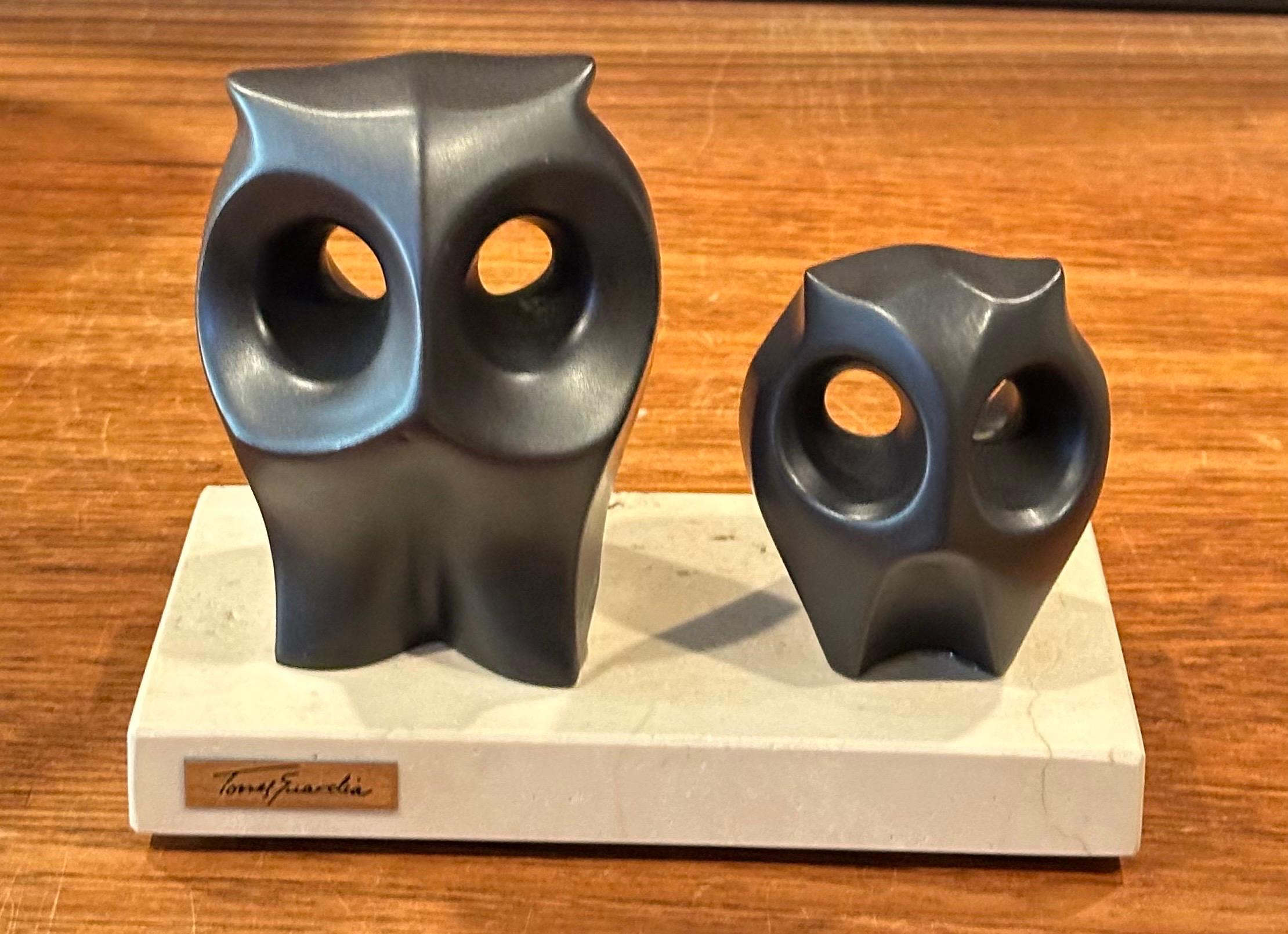 Brutalismo Scultura di gufi in ceramica e marmo MCM di Jose Torres Guardia in vendita