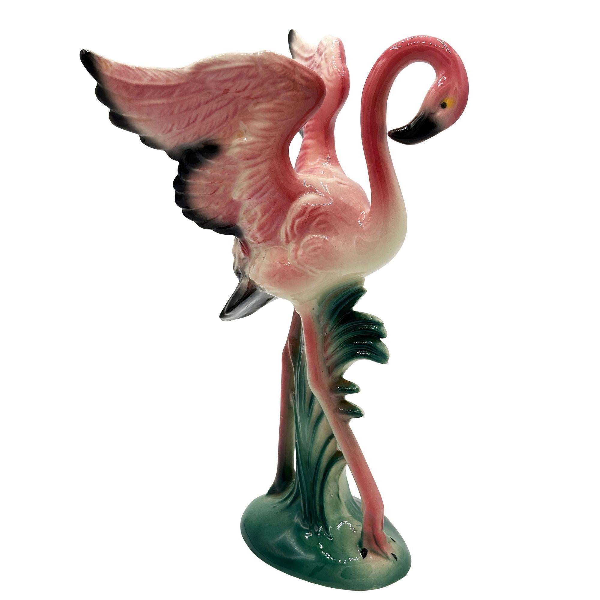 MCM Keramische Flamingo-Figur mit offenen Flügeln in tropischem Teich Tablett von Maddux im Angebot 4