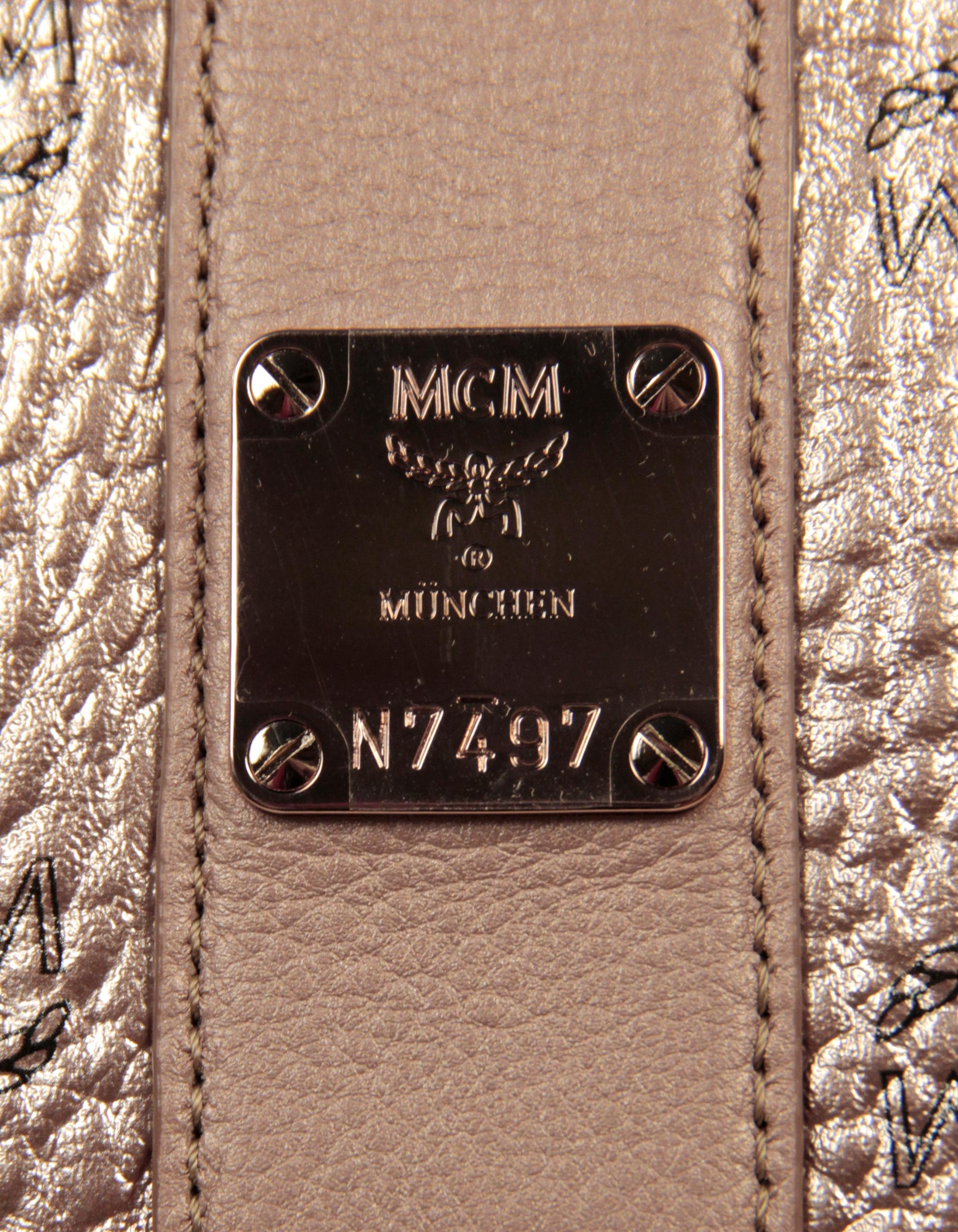 MCM Champagner Metallic Visetos Große Liz Wendbare Shopper Tote Bag im Zustand „Hervorragend“ in New York, NY