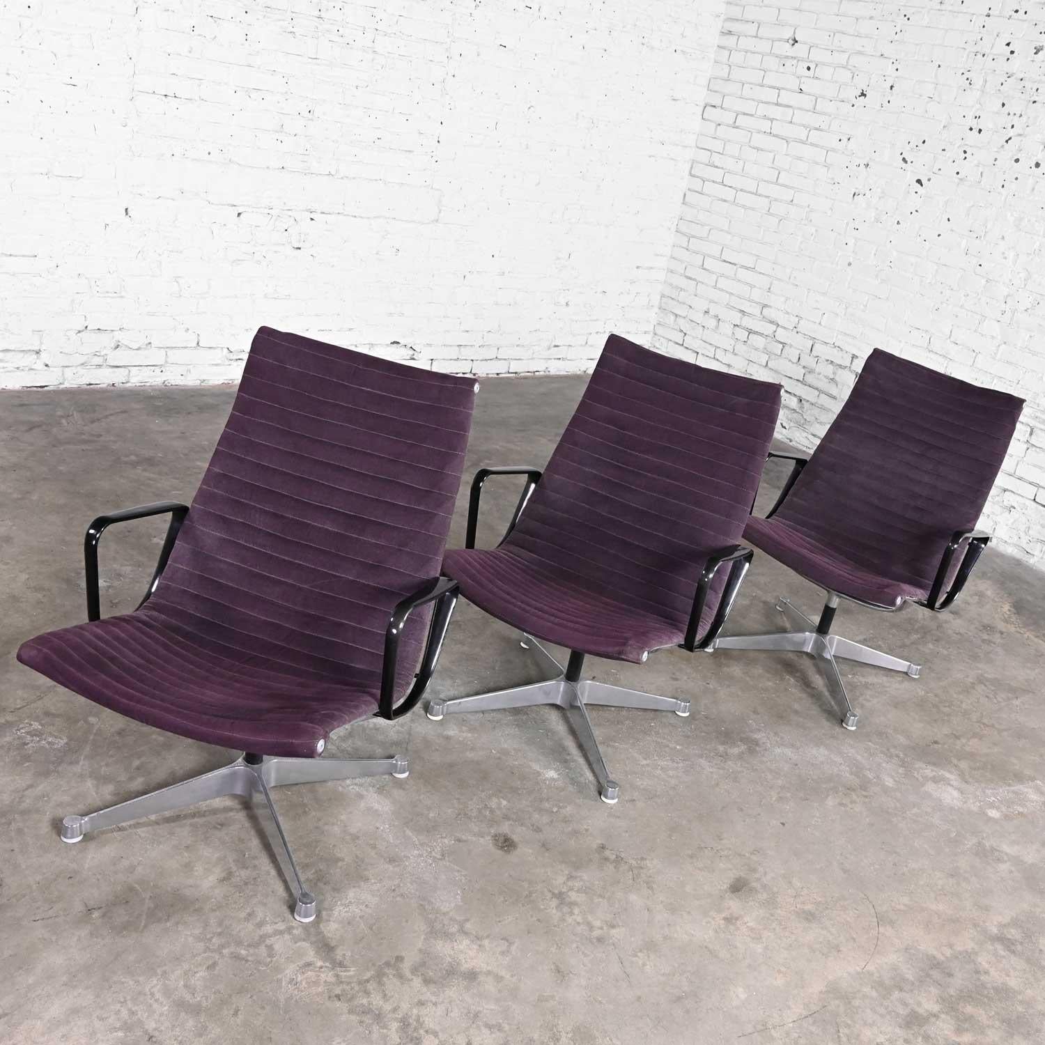 Marvelous vintage MCM (a.k.a. mid-century modern) Charles & Ray Eames for Herman Miller Aluminum Group high back chairs set of 3. Comprised of aluminum frames, 4 prong aluminum bases, nylon feet, black swivel shaft, black powder coated aluminum