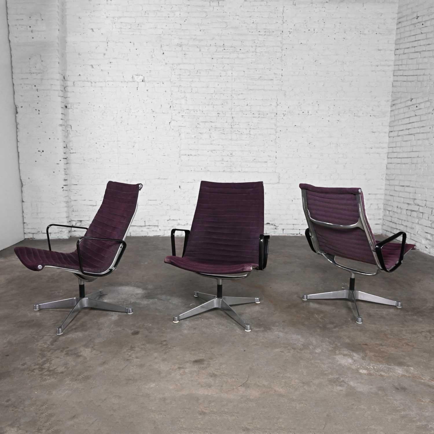 Mid-Century Modern Ensemble de 3 chaises à haut dossier en aluminium Charles & Ray Eames pour Herman Miller pour MCM en vente