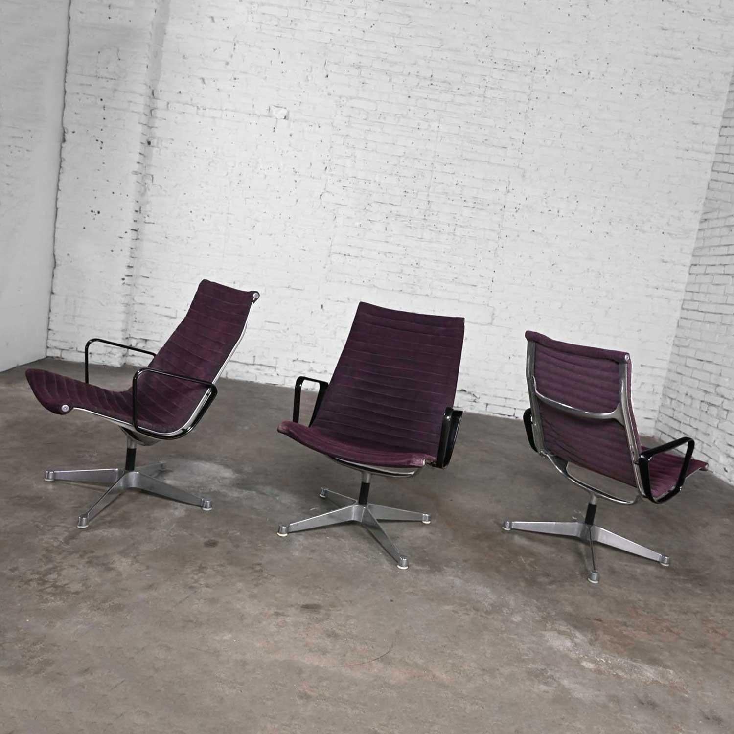 American MCM Charles & Ray Eames for Herman Miller Aluminum Group High Back Chairs Set 3 For Sale