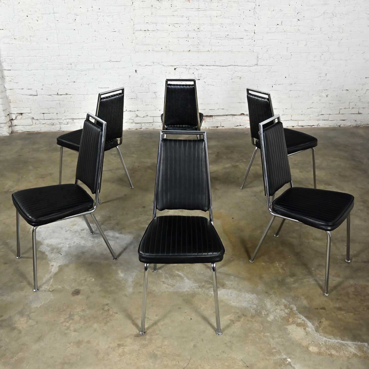 MCM Chromcraft ensemble de 6 chaises de salle à manger en vinyle noir côtelé et en faux cuir et chrome en vente 3