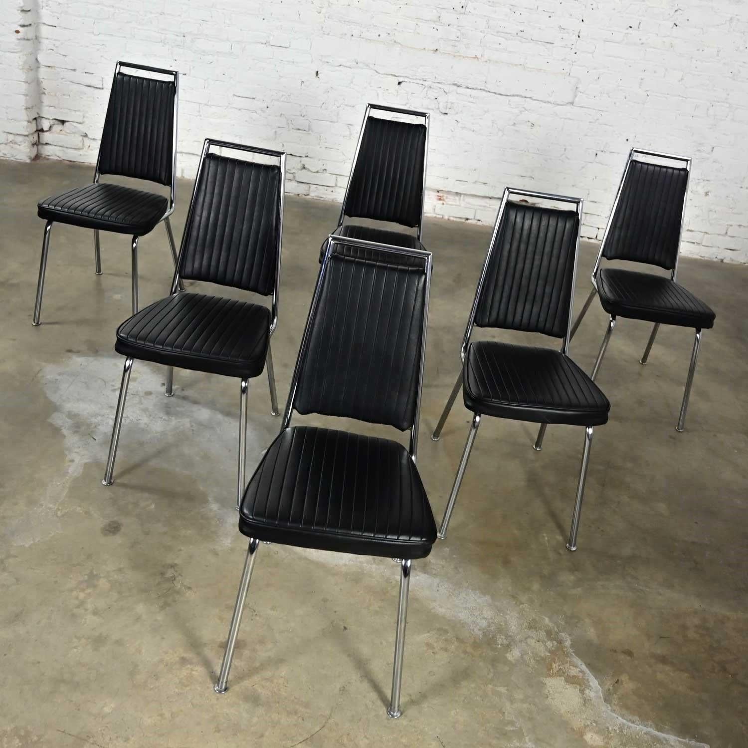 Américain MCM Chromcraft ensemble de 6 chaises de salle à manger en vinyle noir côtelé et en faux cuir et chrome en vente