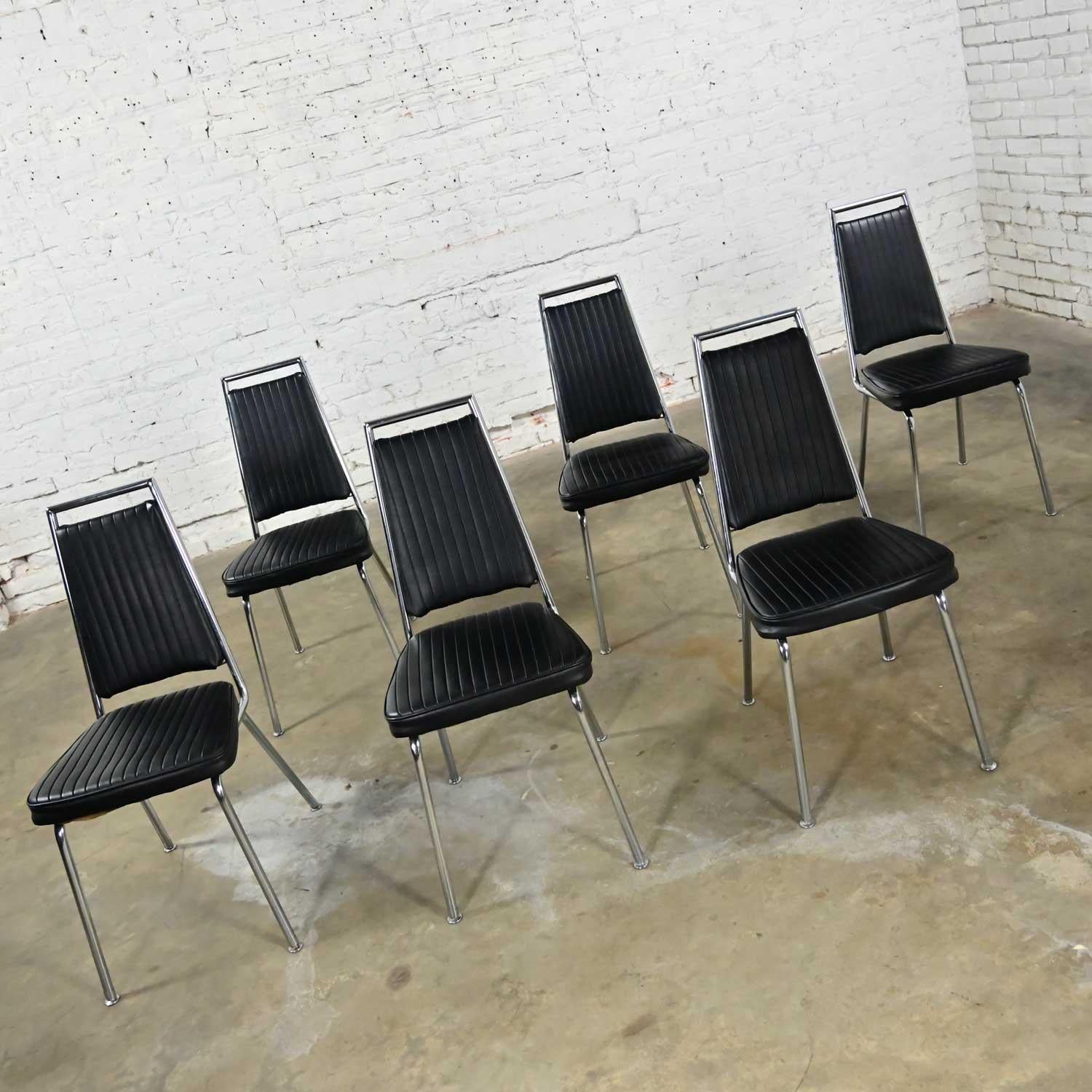 MCM Chromcraft ensemble de 6 chaises de salle à manger en vinyle noir côtelé et en faux cuir et chrome Bon état - En vente à Topeka, KS