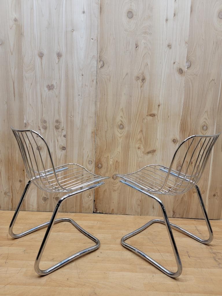 Mid-Century Modern Chrome Tubular Mod Cantilever dining chairs by Gastone Rinaldi for Rima - Set of 4 

Gorgeous Mid-Century Modern Chrome tubular mod cantilever dining chairs by Gastone Rinaldi for Rima, Italy. The set consists of 2 armchairs and