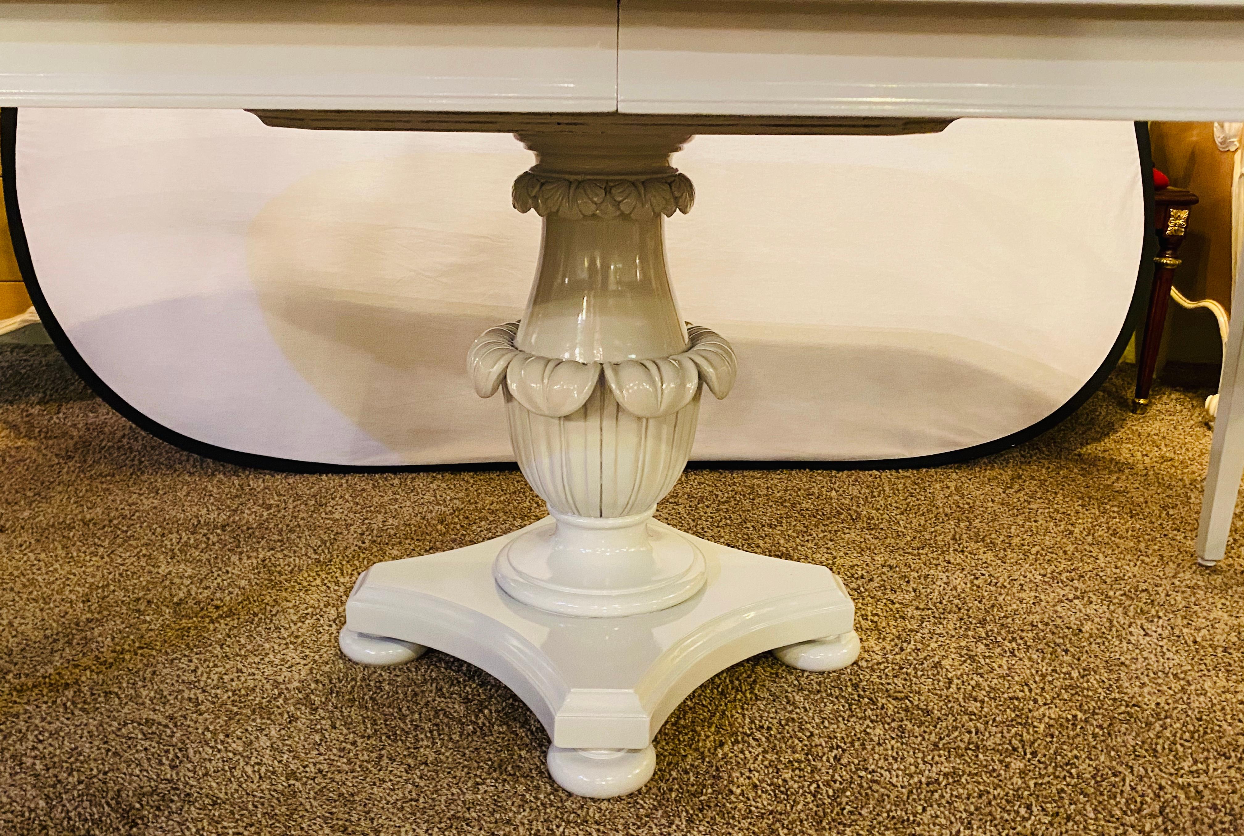 MCM Circular Dove Grey Lacquer Dining Table Pineapple Pedestal Base Two Leaves In Good Condition In Manhasset, NY