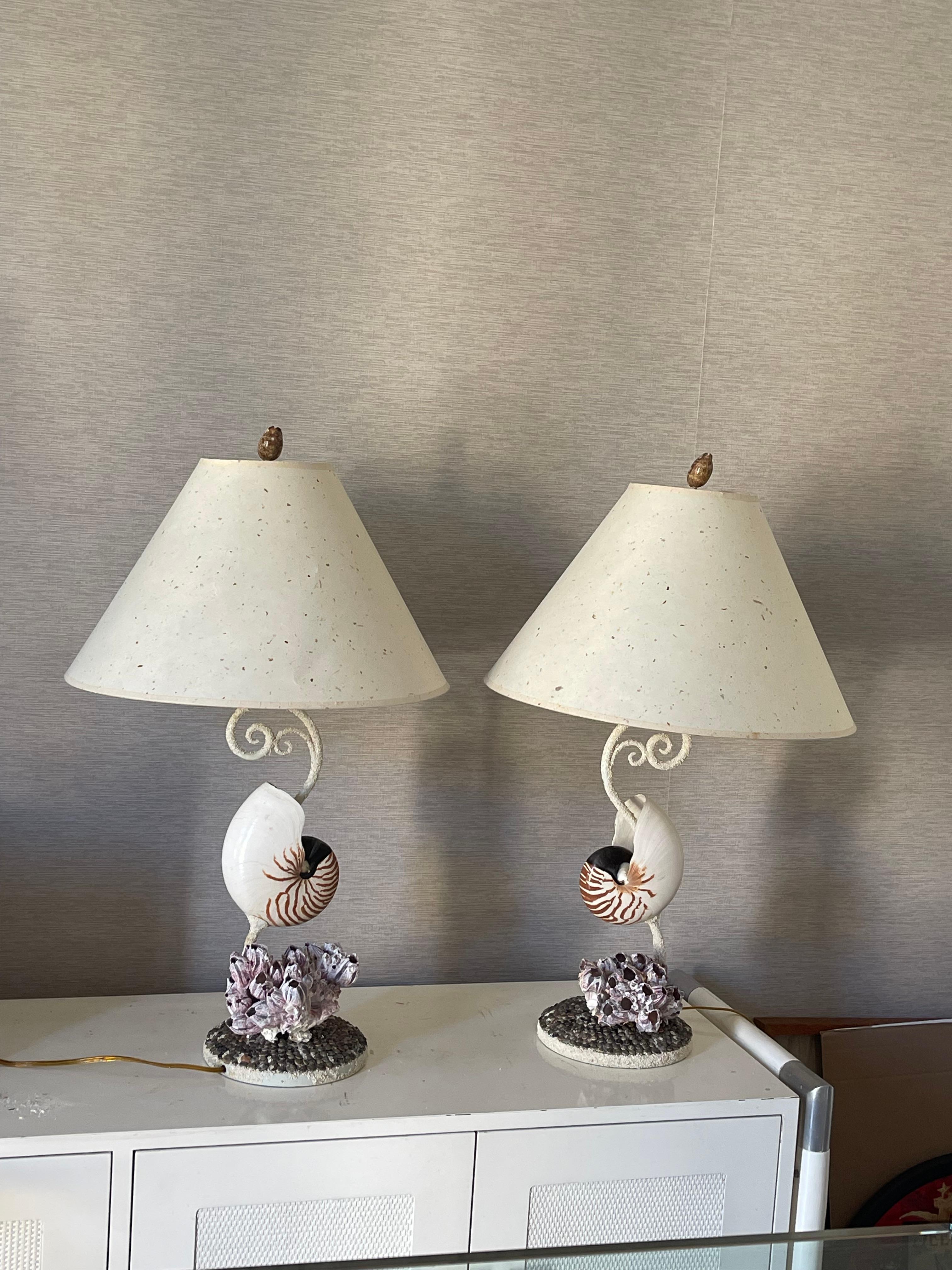 Mid-Century Modern Fabuleuse paire de lampes MCM Coastal Sea Shell Nautilus en vente