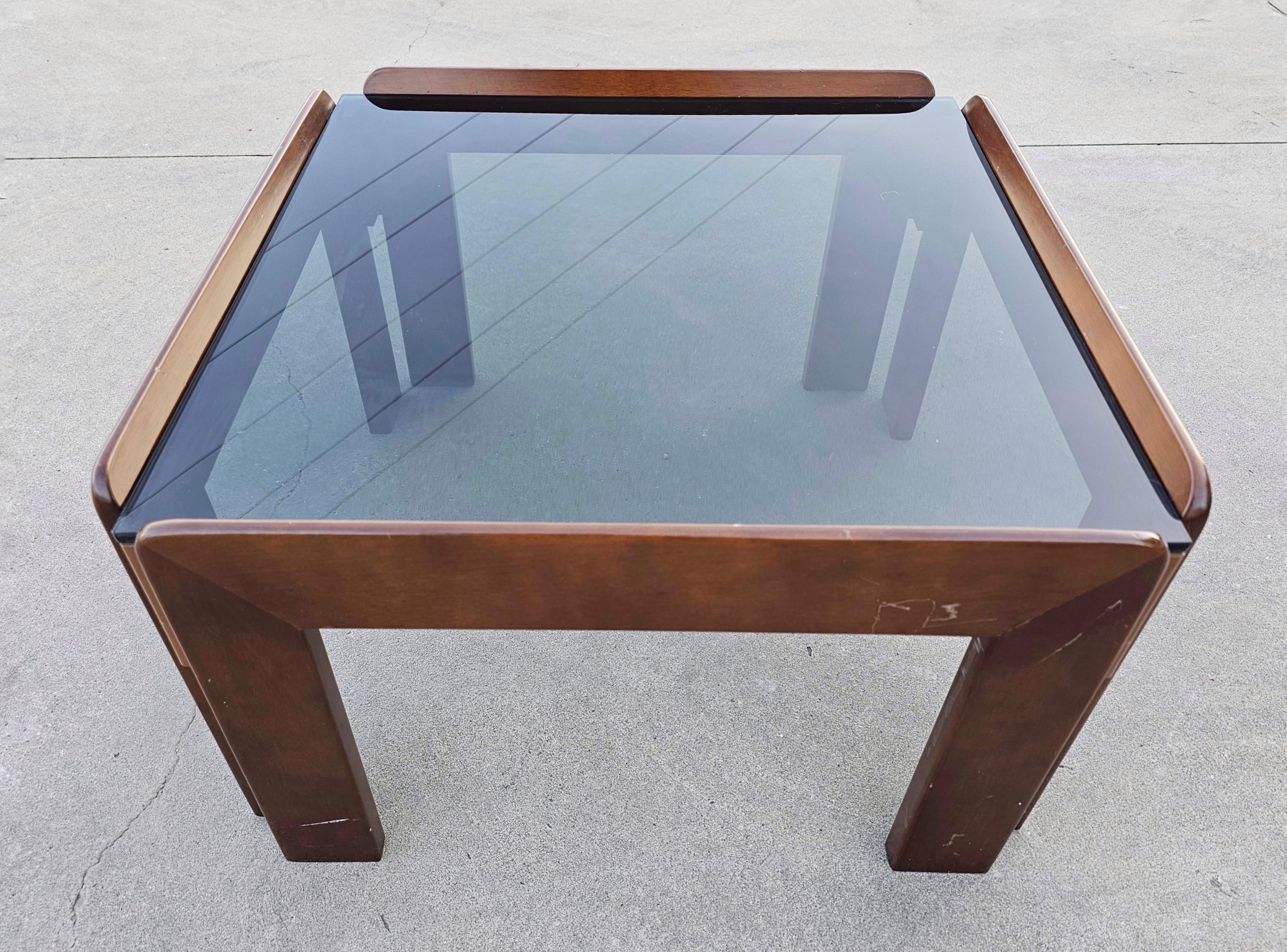 MCM Coffee Table in Walnut and Smoke Glass by Afra and Tobia Scarpa, Italy 1960s In Good Condition For Sale In Beograd, RS
