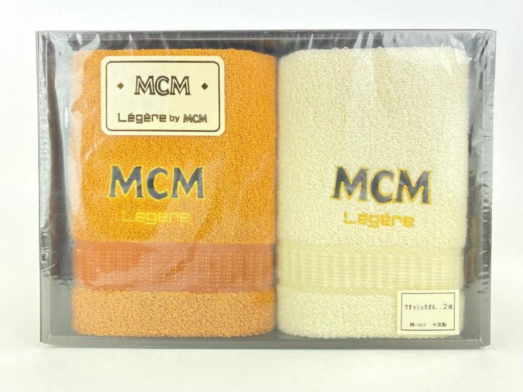 MCM Cognacfarbenes Hand- oder Gesichtstuchset für Hand 11m520  im Zustand „Neu“ im Angebot in Dix hills, NY