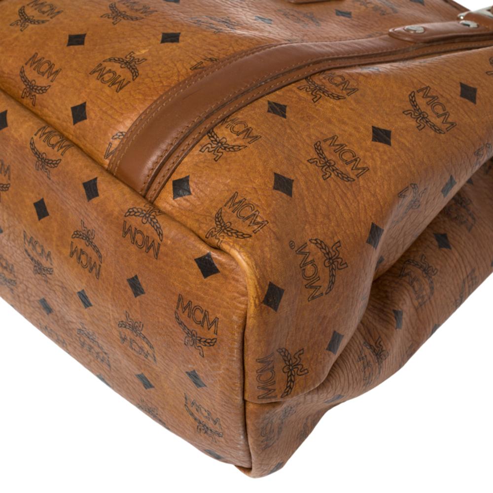 MCM Shopper-Tasche aus beschichtetem Segeltuch und Leder in Cognac mit Visetos im Zustand „Gut“ in Dubai, Al Qouz 2