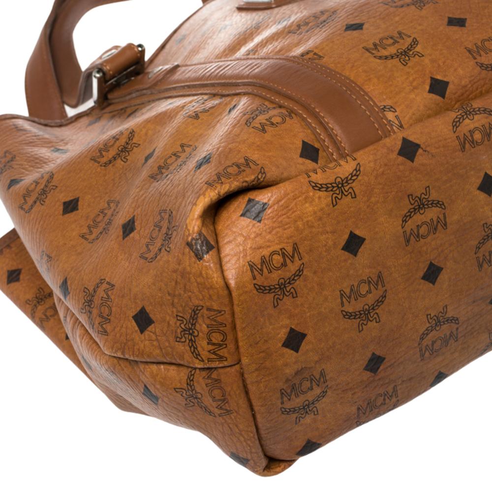 MCM Shopper-Tasche aus beschichtetem Segeltuch und Leder in Cognac mit Visetos im Zustand „Gut“ in Dubai, Al Qouz 2