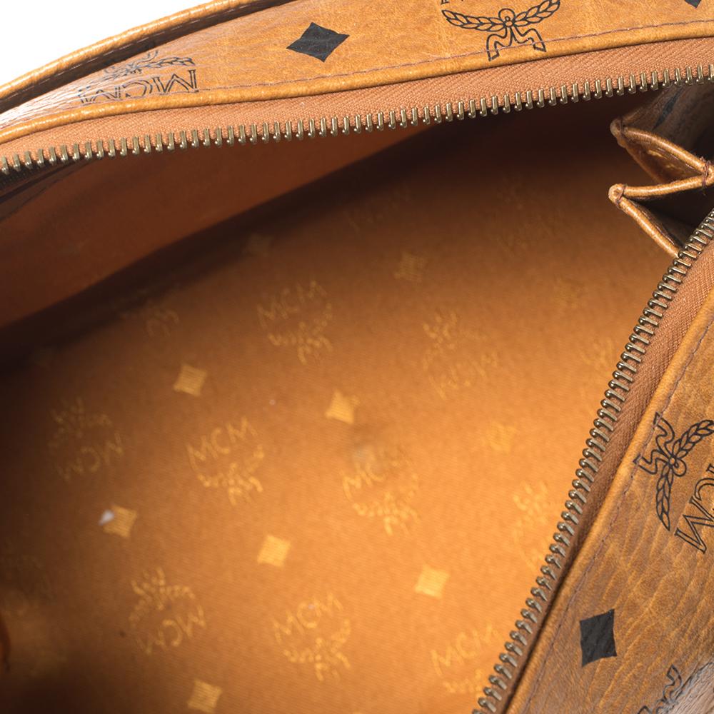 MCM Cognacfarbene Visetos-Tasche aus beschichtetem Segeltuch Heritage Boston im Zustand „Gut“ in Dubai, Al Qouz 2