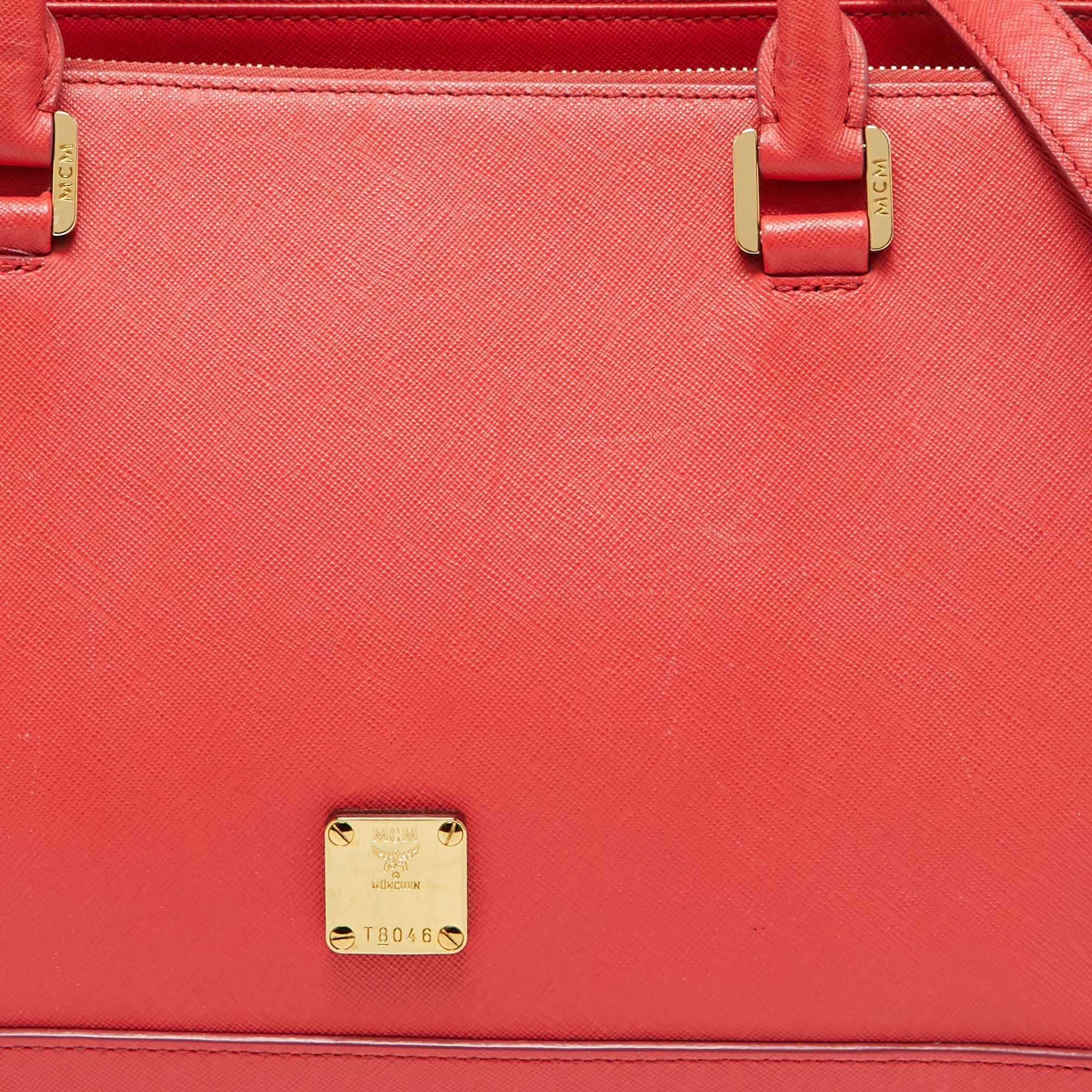 Bolso Nuovo grande de piel naranja coral de MCM 1
