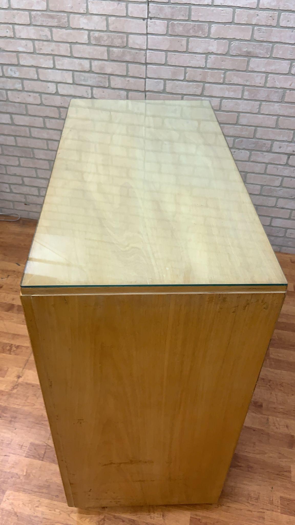 MCM Hochkommode aus Kork und Holz von Paul Frankl für Johnson Furniture (amerikanisch) im Angebot
