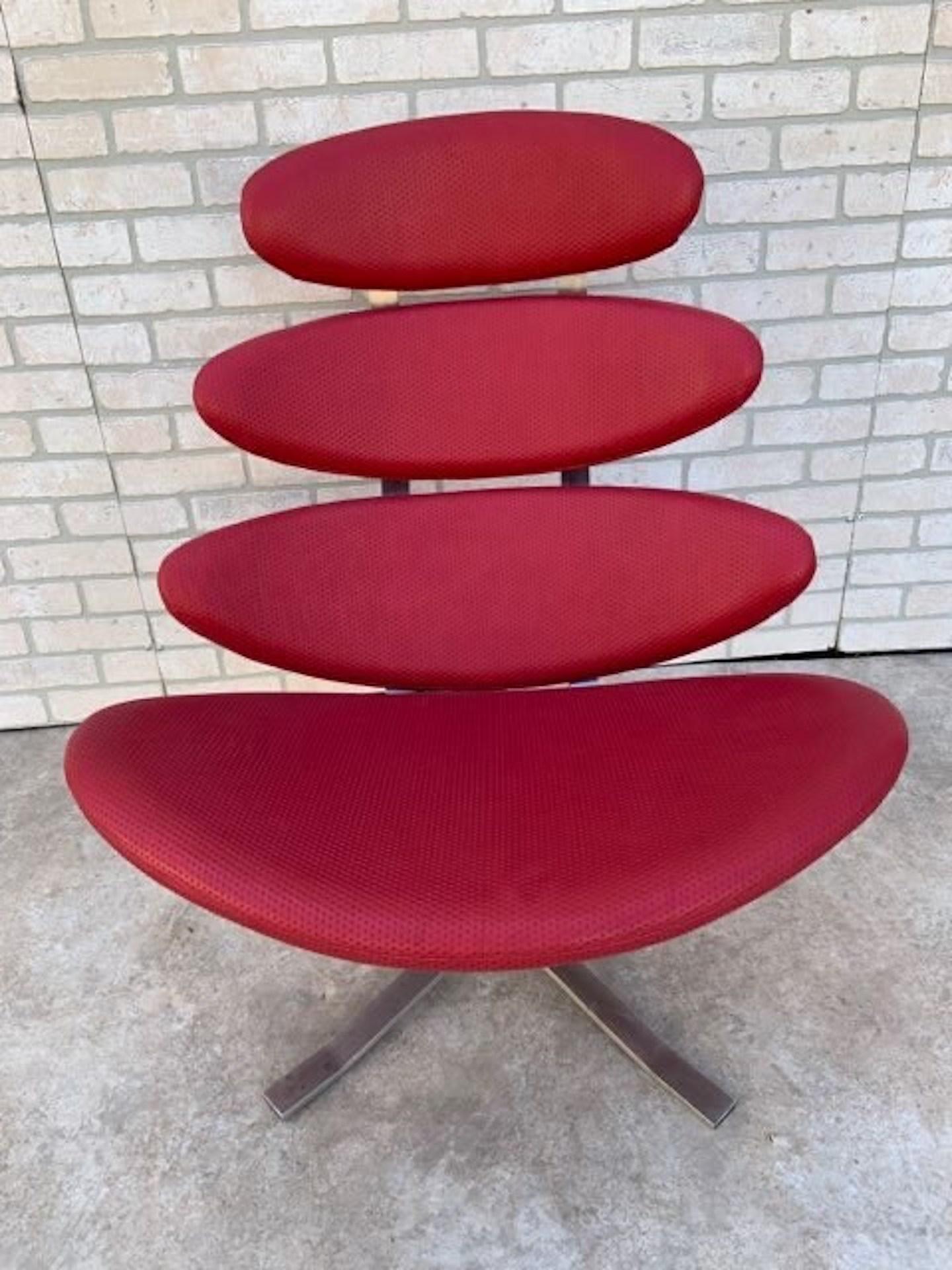 Mid Century Modern Corona Chair, Modell Ej-5 von Poul M. Volther für Erik Jørgensen Neu gepolstert in geprägtem roten Leder

Poul M. Volther entwarf 1964 den klassischen Corona Chair für Erik Jørgensen. Vier gepolsterte Kissen, die neu mit einem