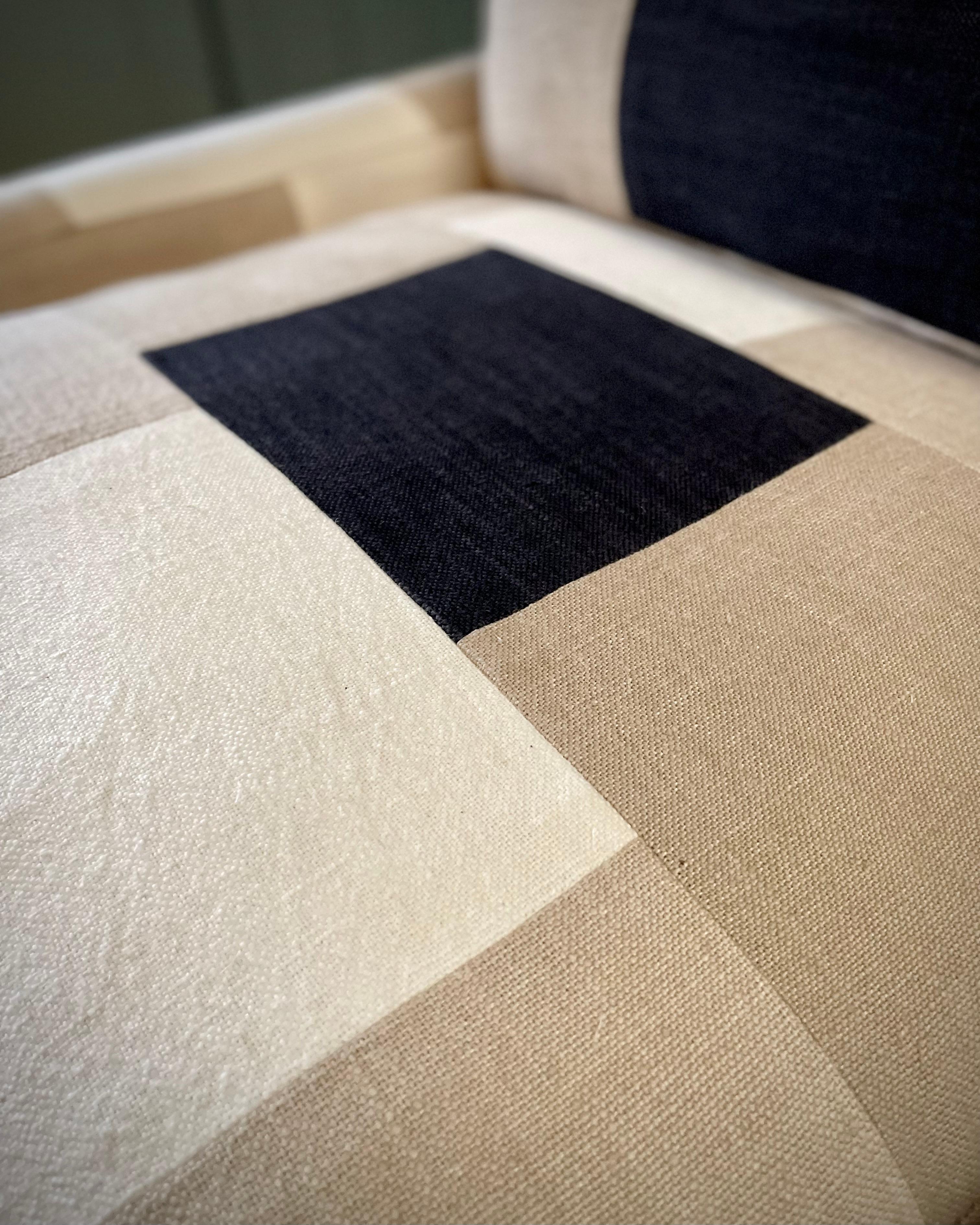 Sedie da salotto MCM Cube in lino-cotone tinto a mano di Romo, cuscini imbottiti in piuma d'oca in vendita 3