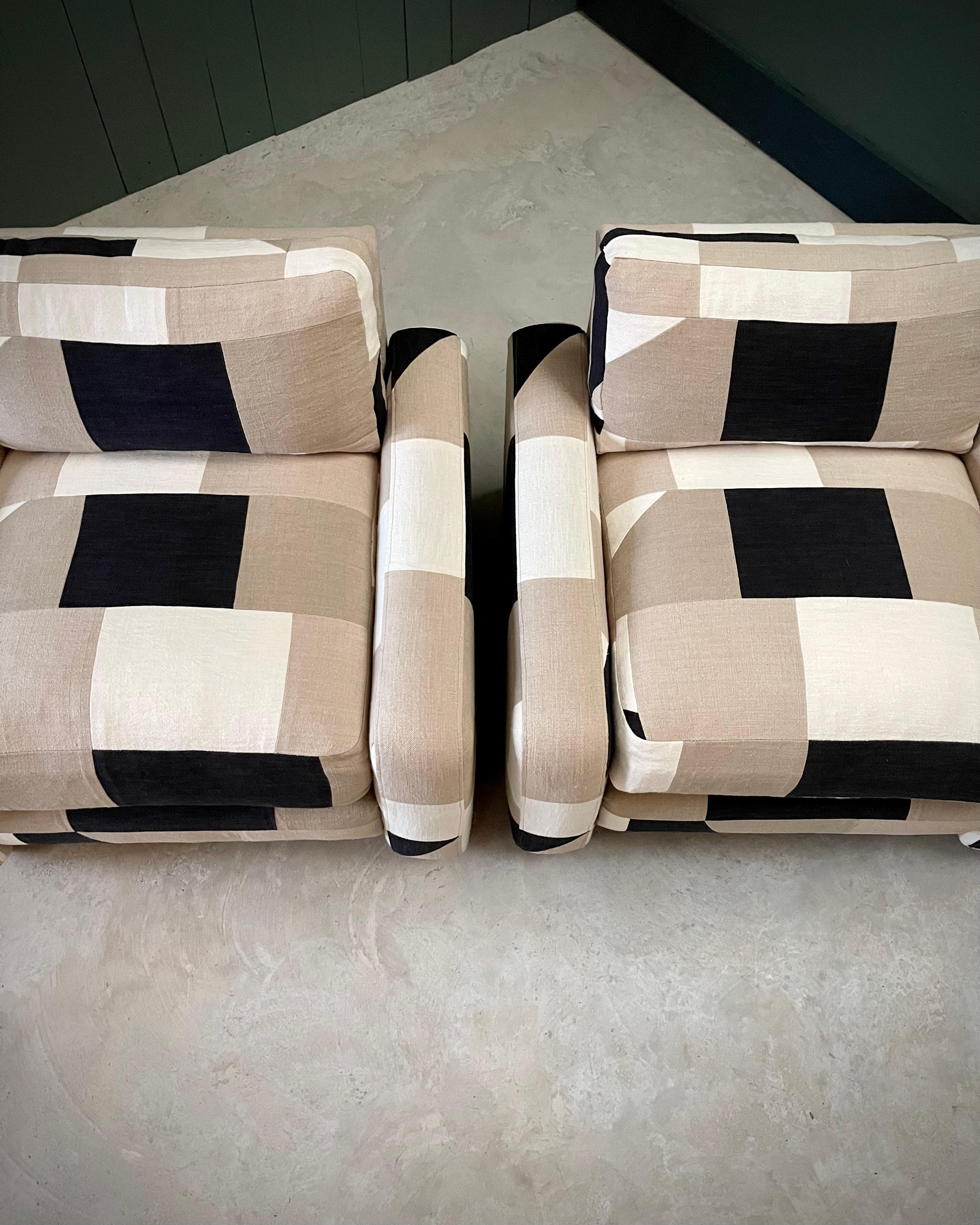 Sedie da salotto MCM Cube in lino-cotone tinto a mano di Romo, cuscini imbottiti in piuma d'oca in vendita 5