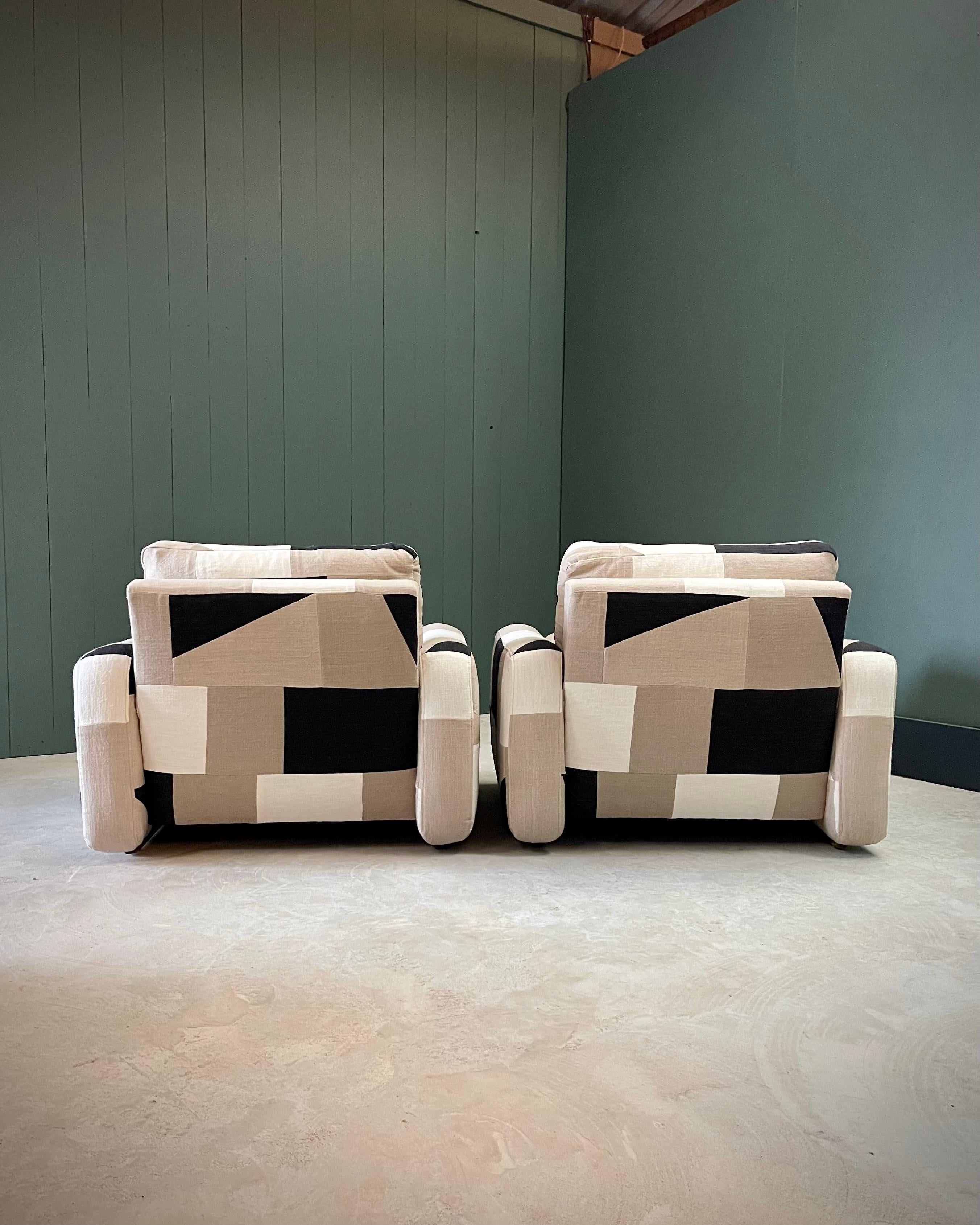 Americano Sedie da salotto MCM Cube in lino-cotone tinto a mano di Romo, cuscini imbottiti in piuma d'oca in vendita