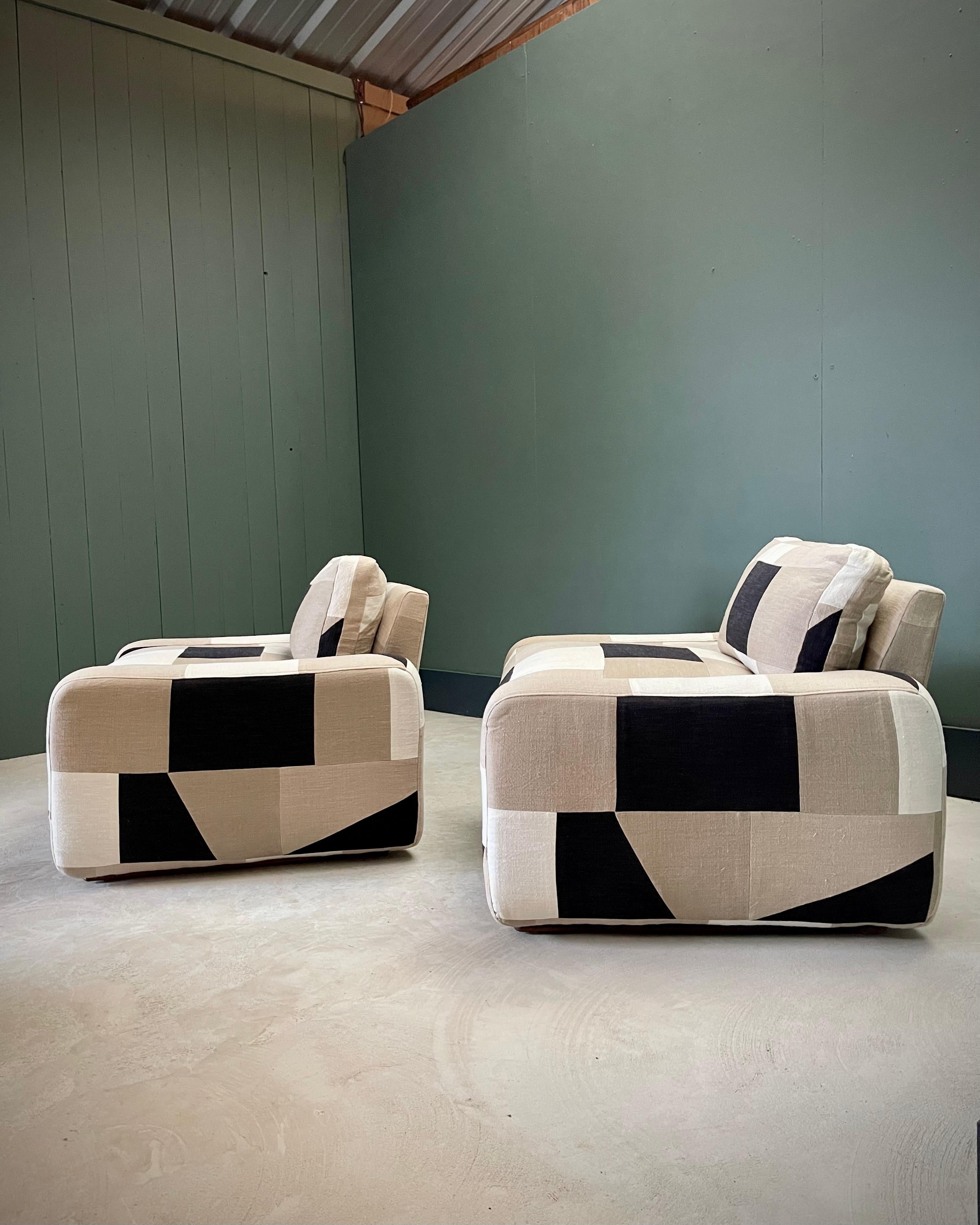 Sedie da salotto MCM Cube in lino-cotone tinto a mano di Romo, cuscini imbottiti in piuma d'oca In condizioni buone in vendita a Mckinney, TX