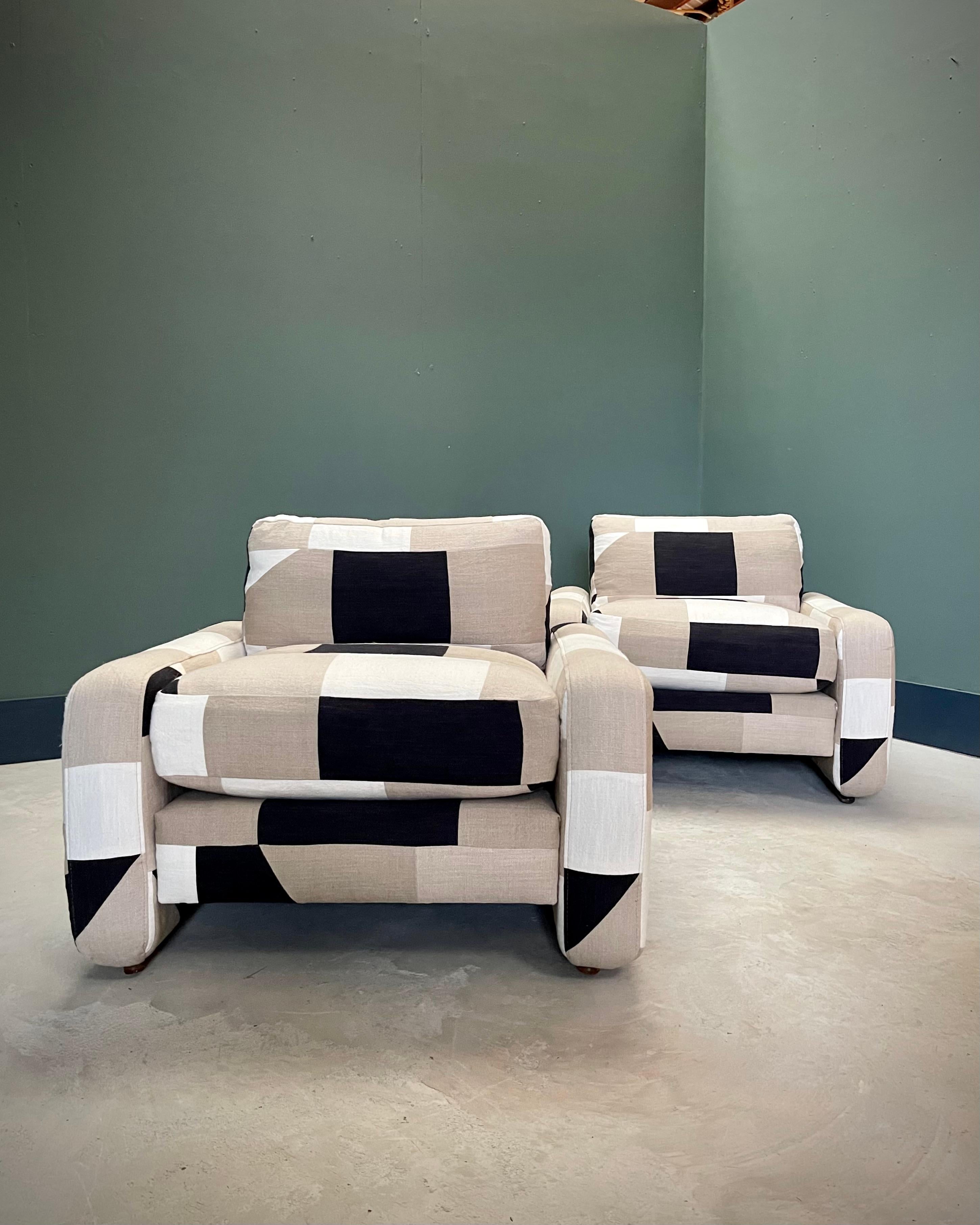 Fine XX secolo Sedie da salotto MCM Cube in lino-cotone tinto a mano di Romo, cuscini imbottiti in piuma d'oca in vendita