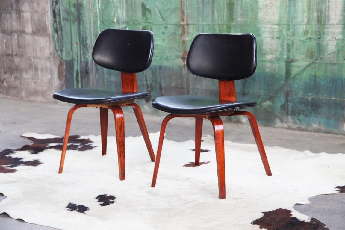 Sconosciuto Sedia da pranzo in legno curvato in stile Charles Eames di MCM, una sedia, anni '60 in vendita